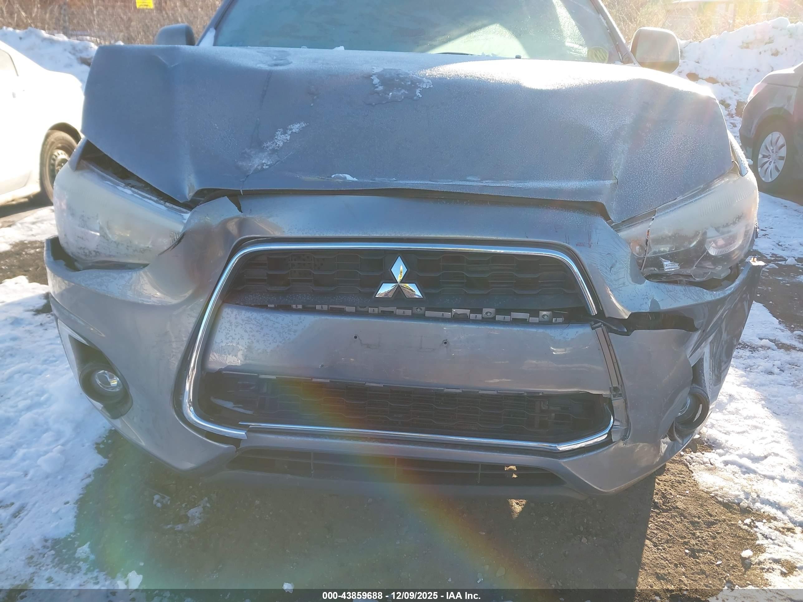 MITSUBISHI OUTLANDER image 6