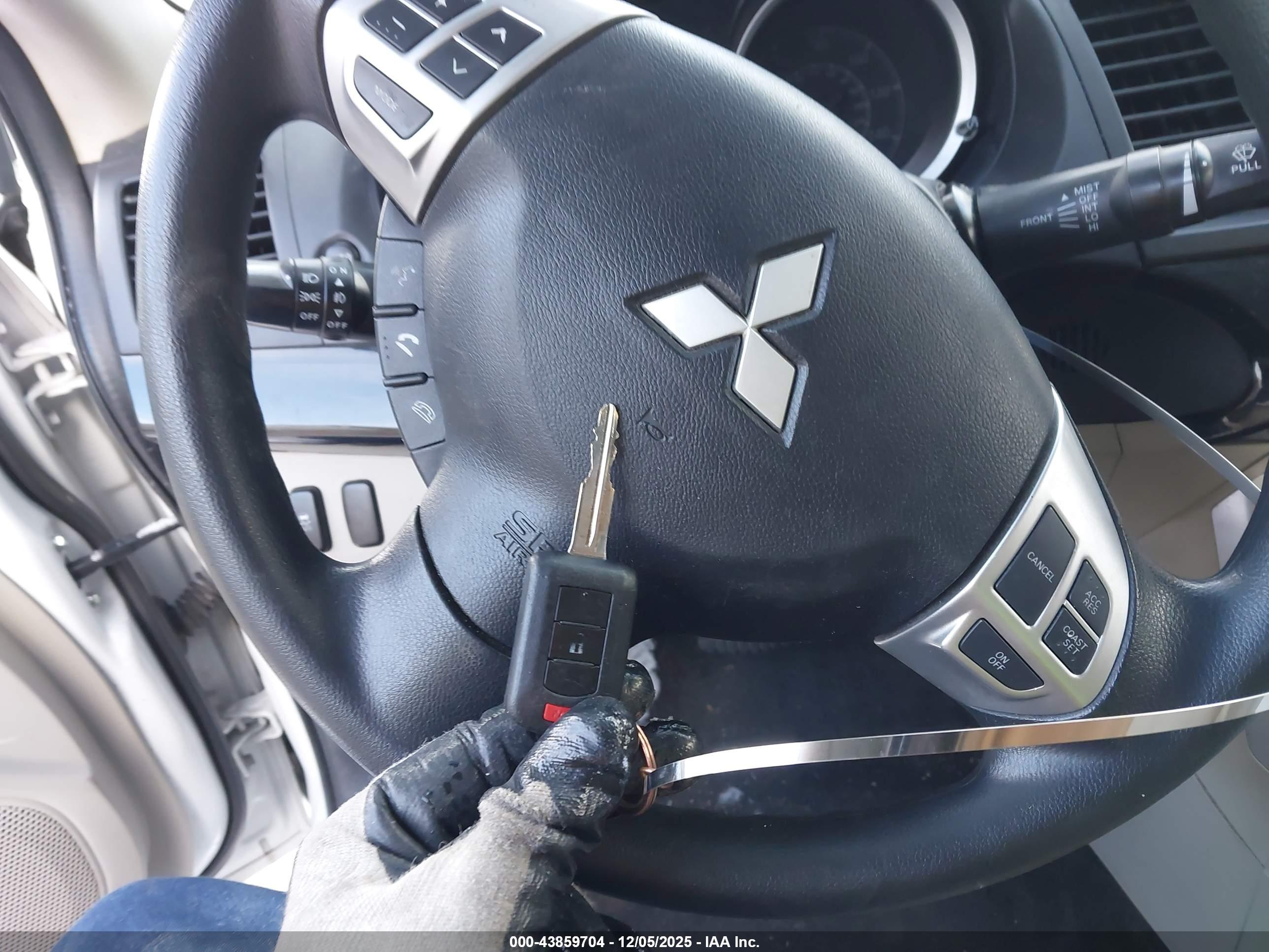 MITSUBISHI LANCER image 11