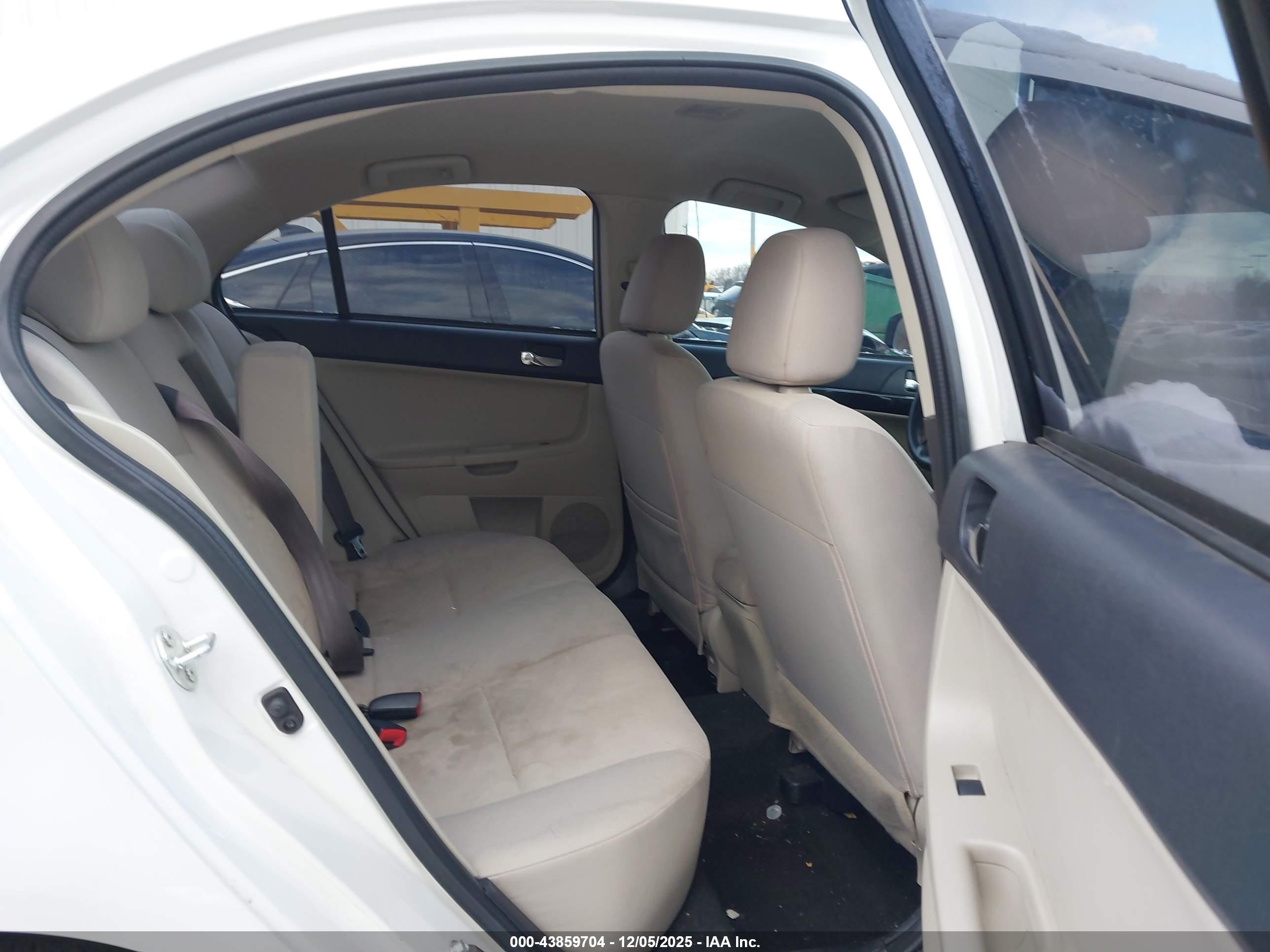 MITSUBISHI LANCER image 8