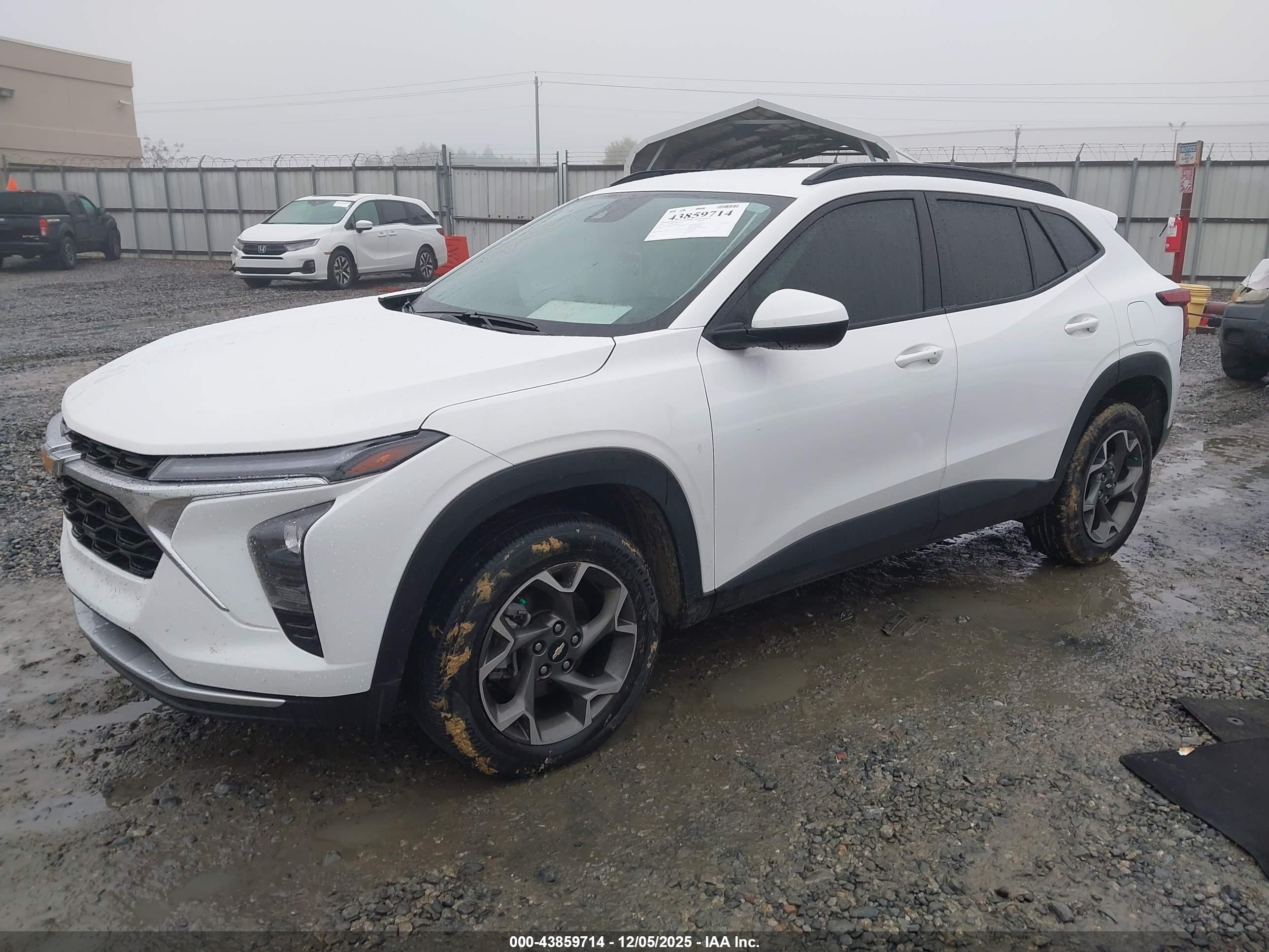 CHEVROLET TRAX image 2
