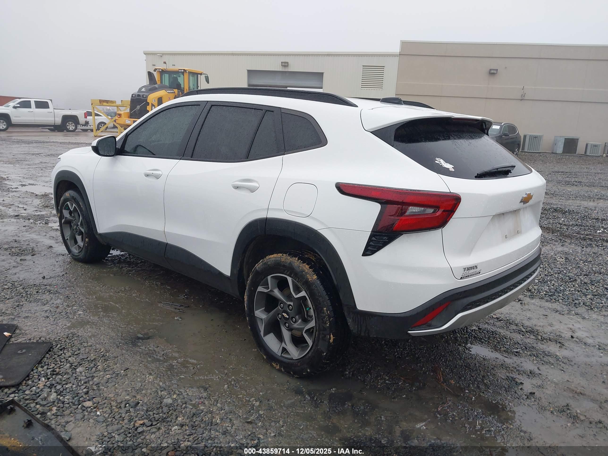 CHEVROLET TRAX image 3