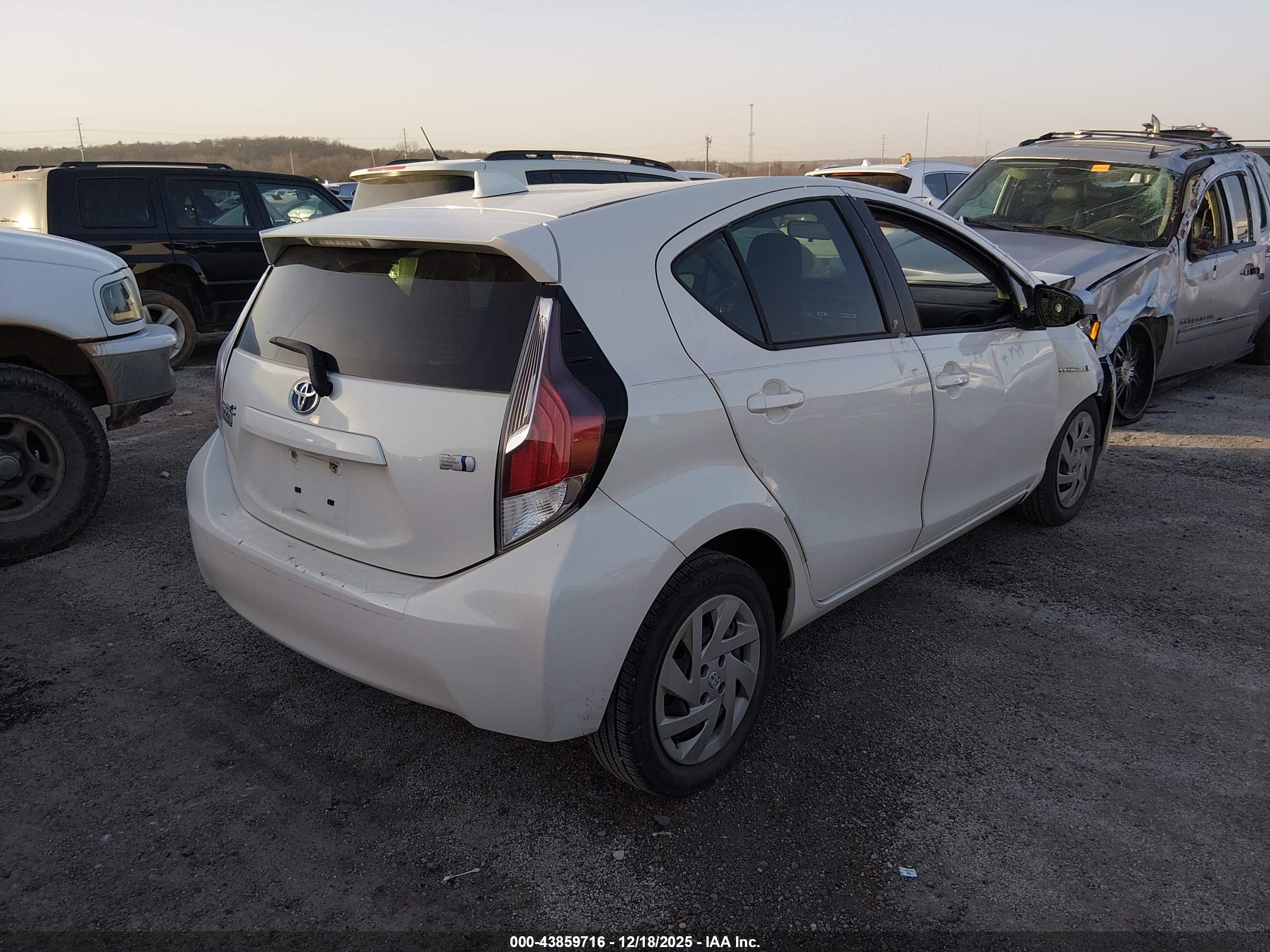 TOYOTA PRIUS image 4