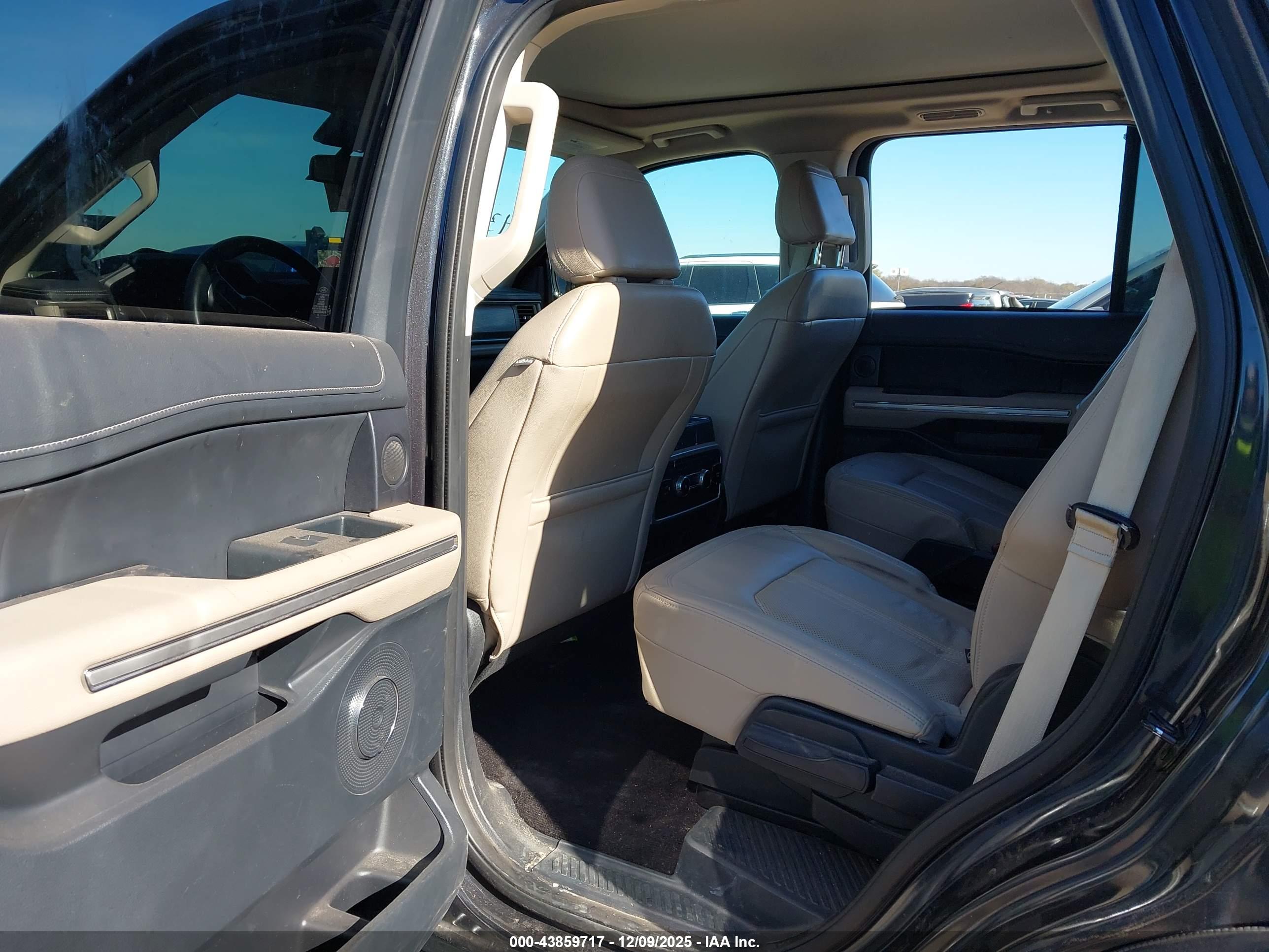 FORD EXPEDITION image 8