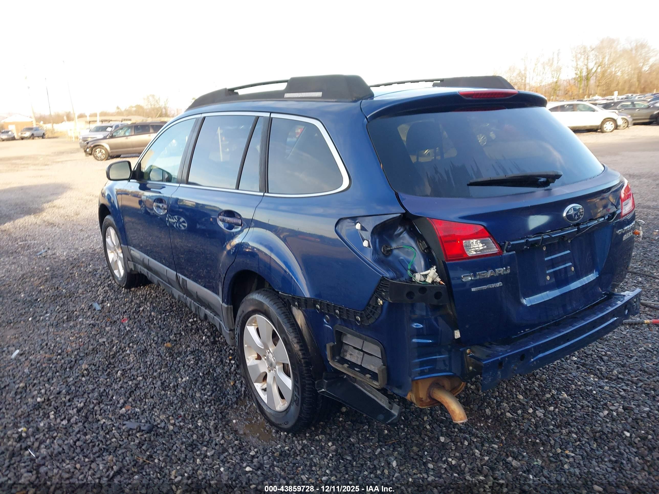 SUBARU OUTBACK image 3