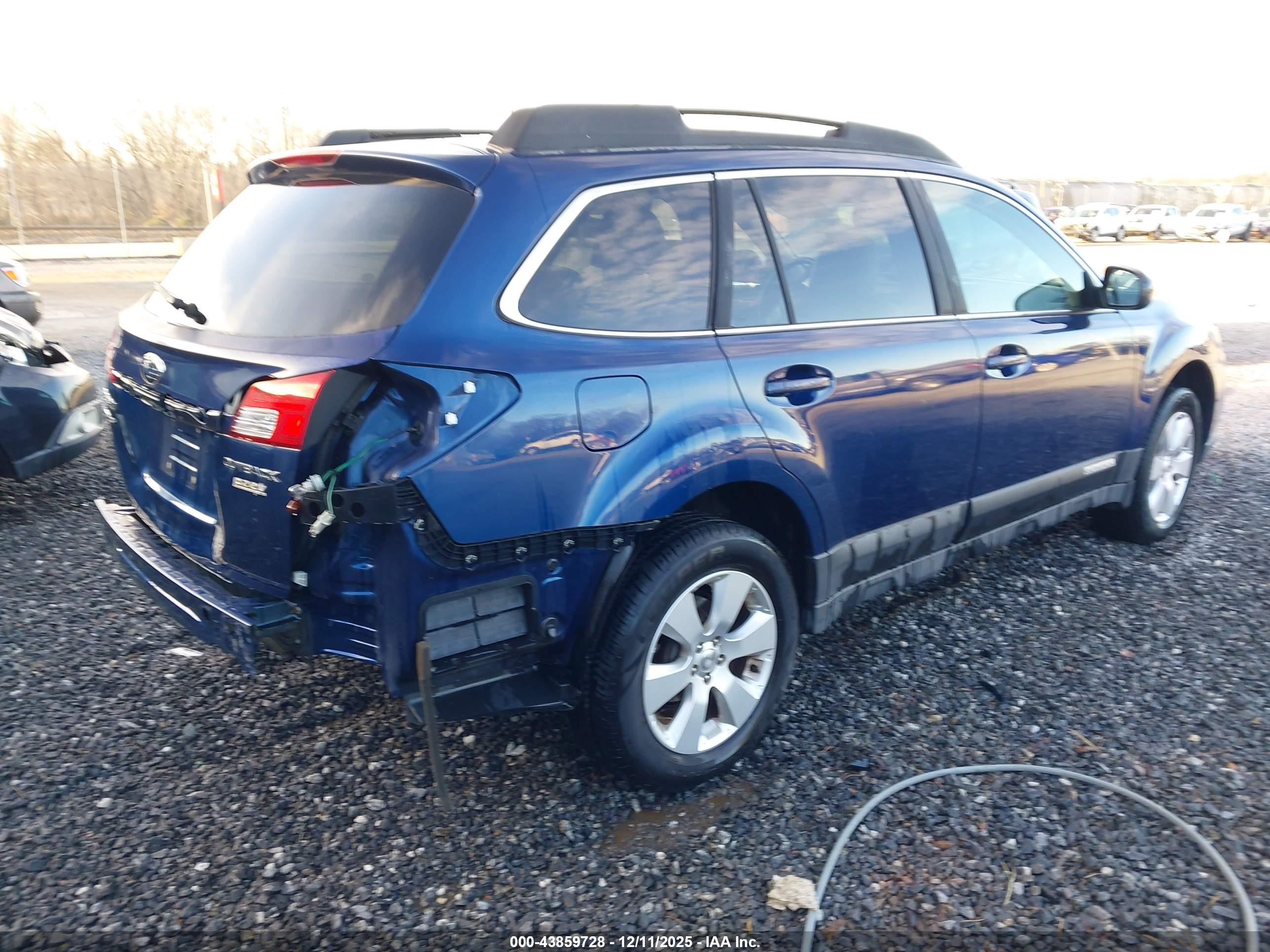 SUBARU OUTBACK image 4