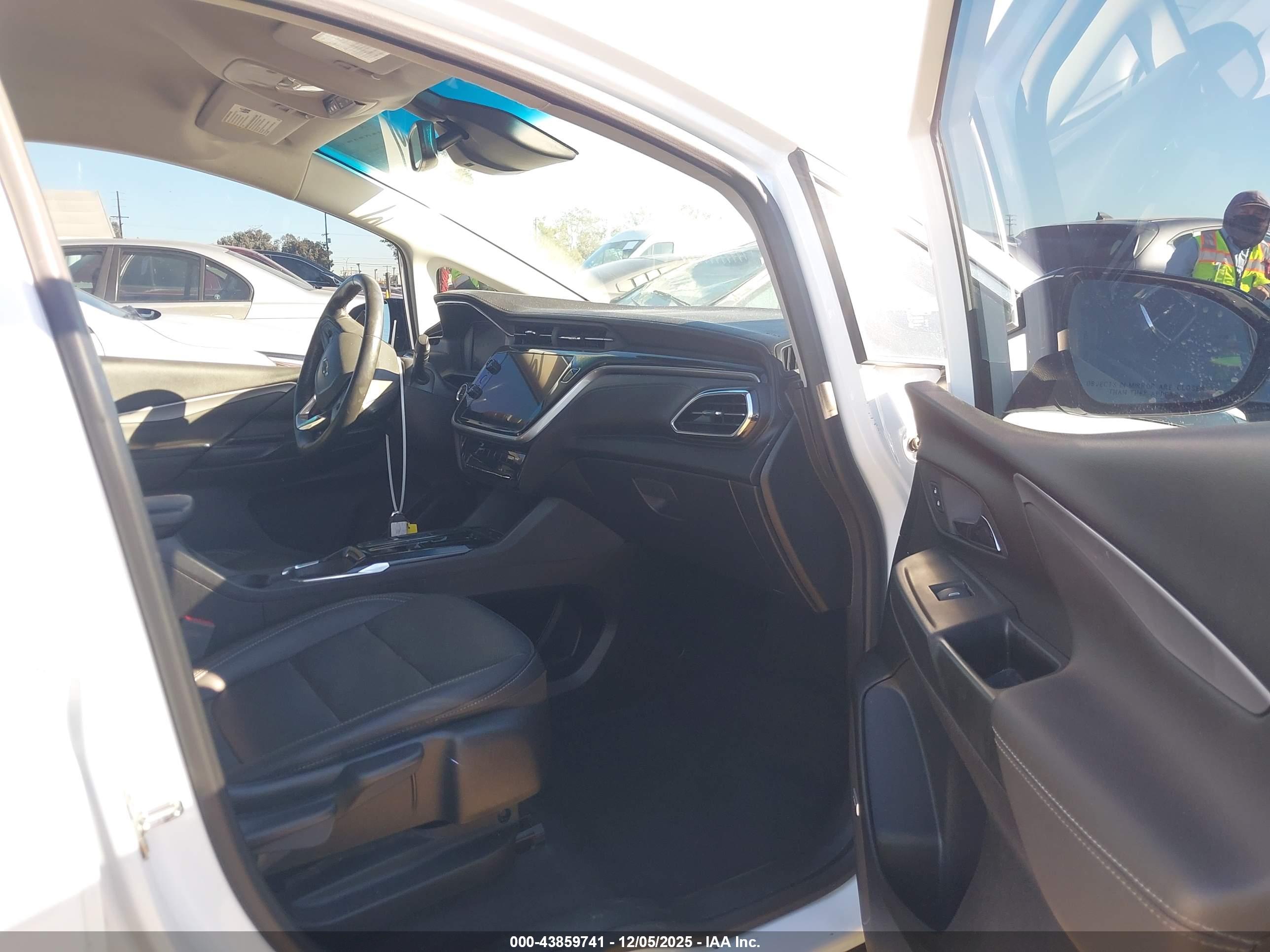 CHEVROLET BOLT image 5