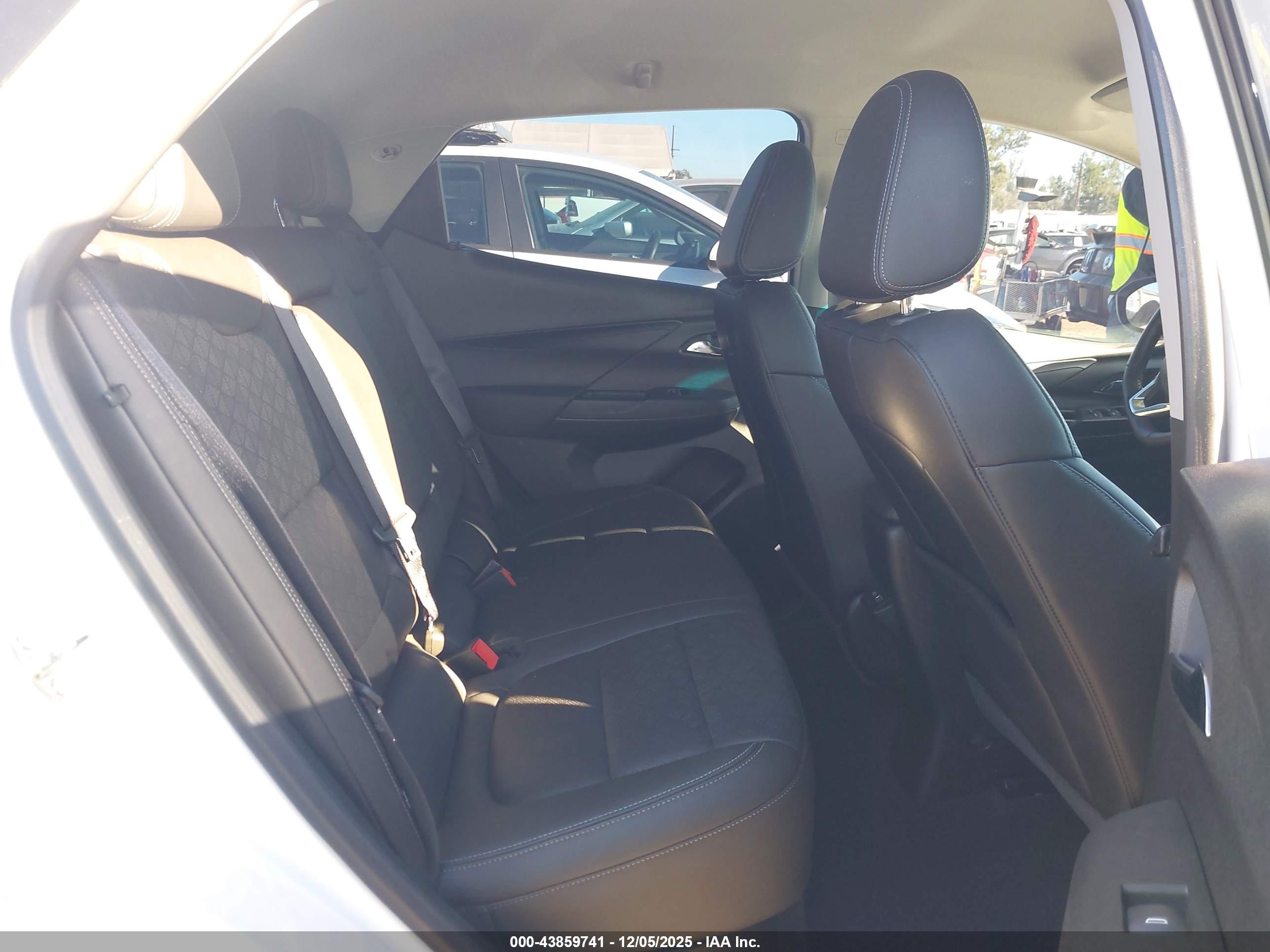 CHEVROLET BOLT image 8