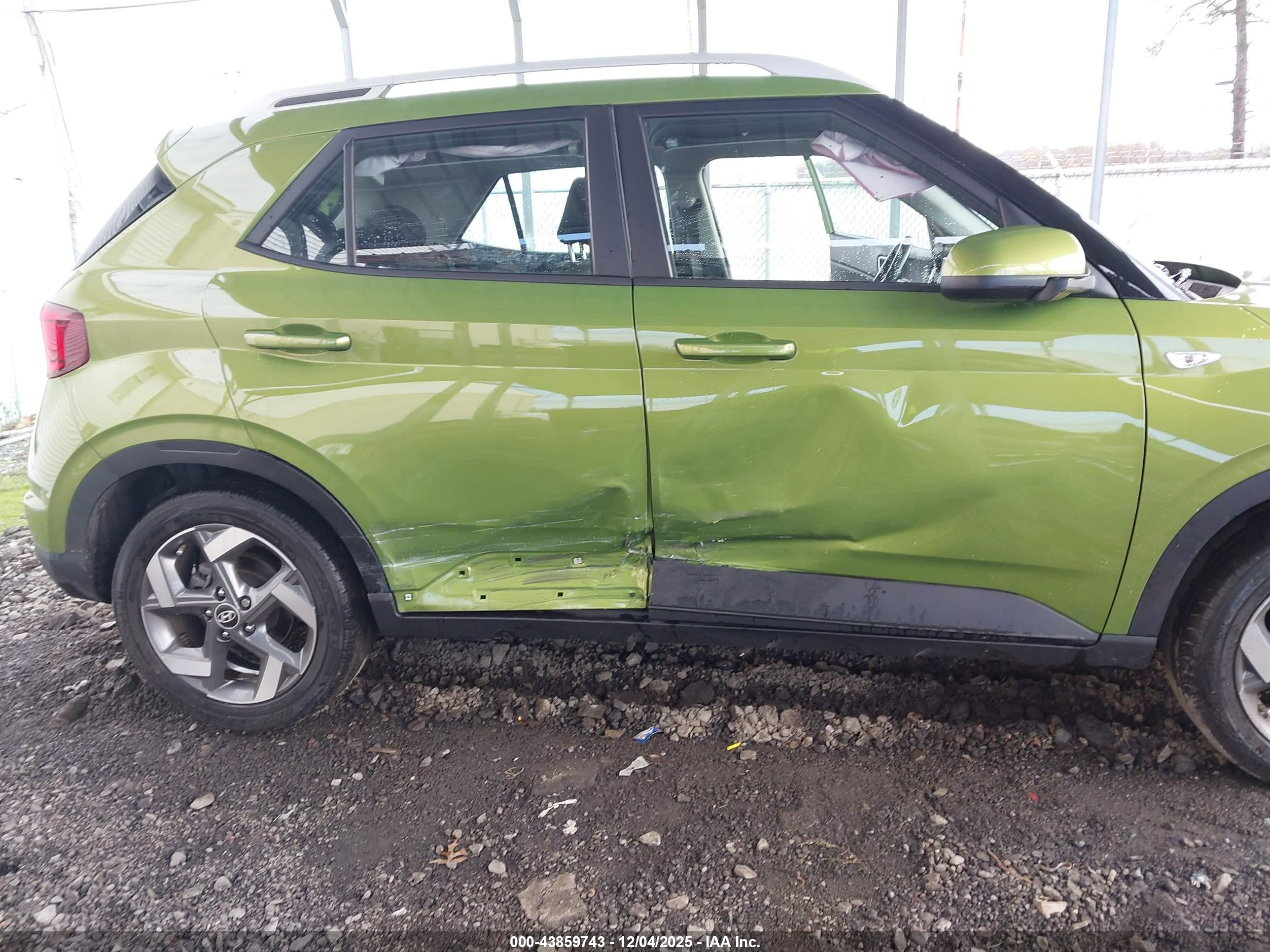 HYUNDAI VENUE image 6