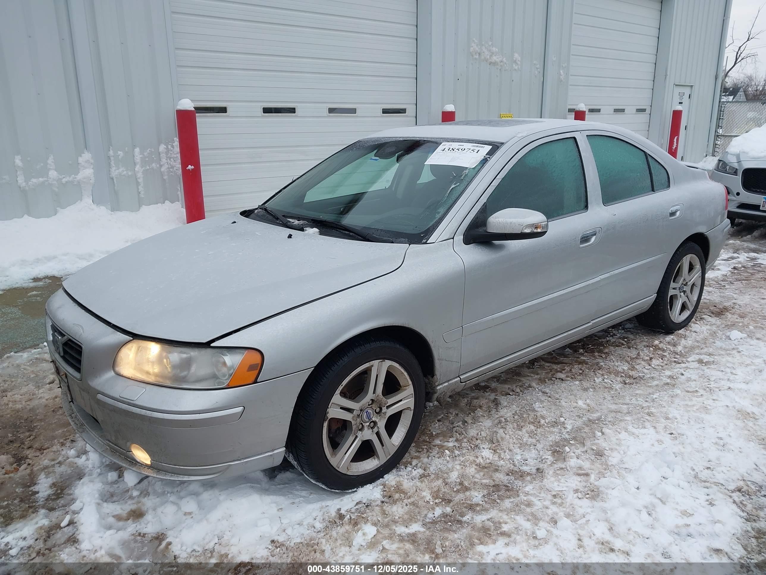 VOLVO S60 image 2