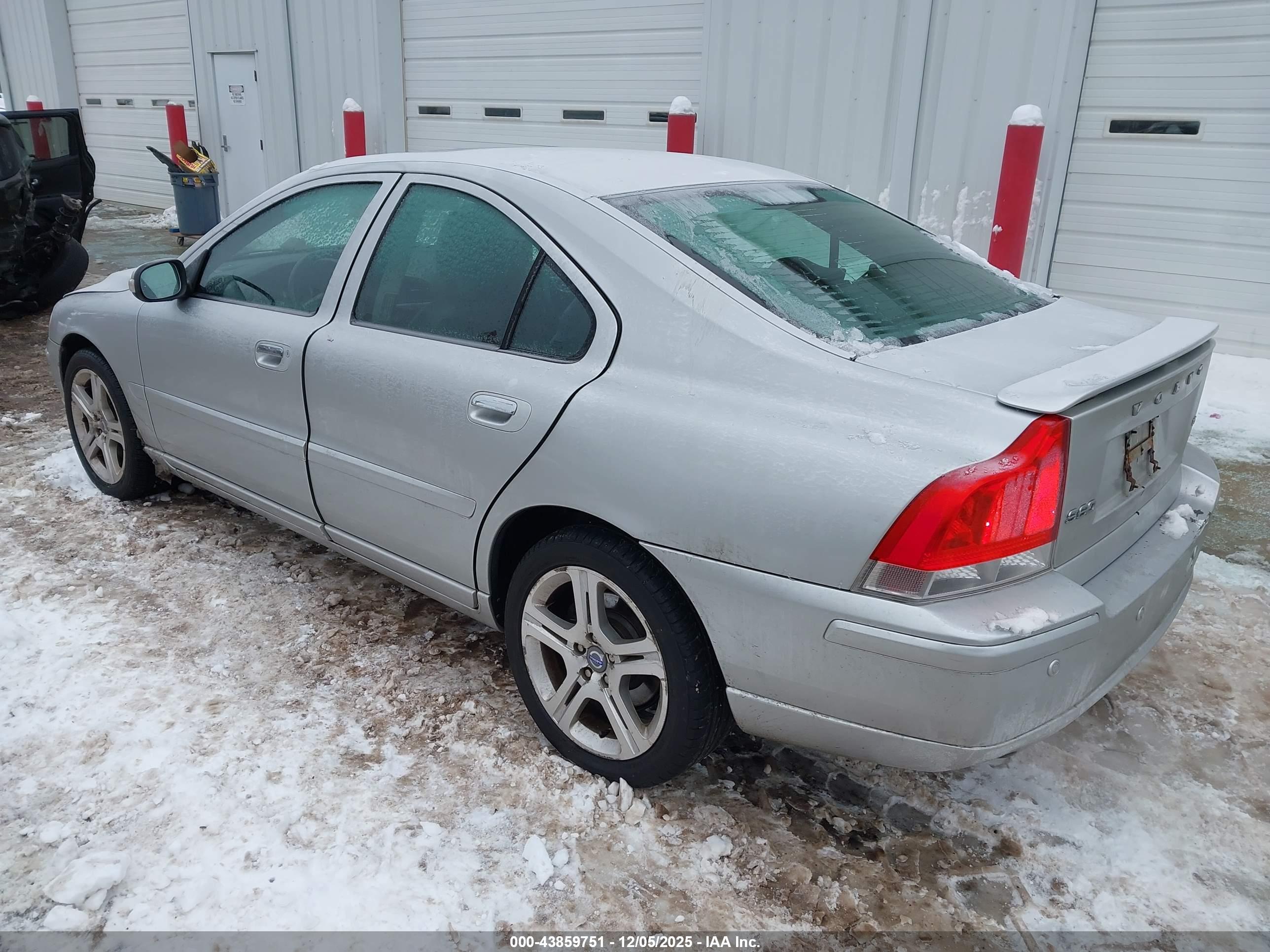 VOLVO S60 image 3
