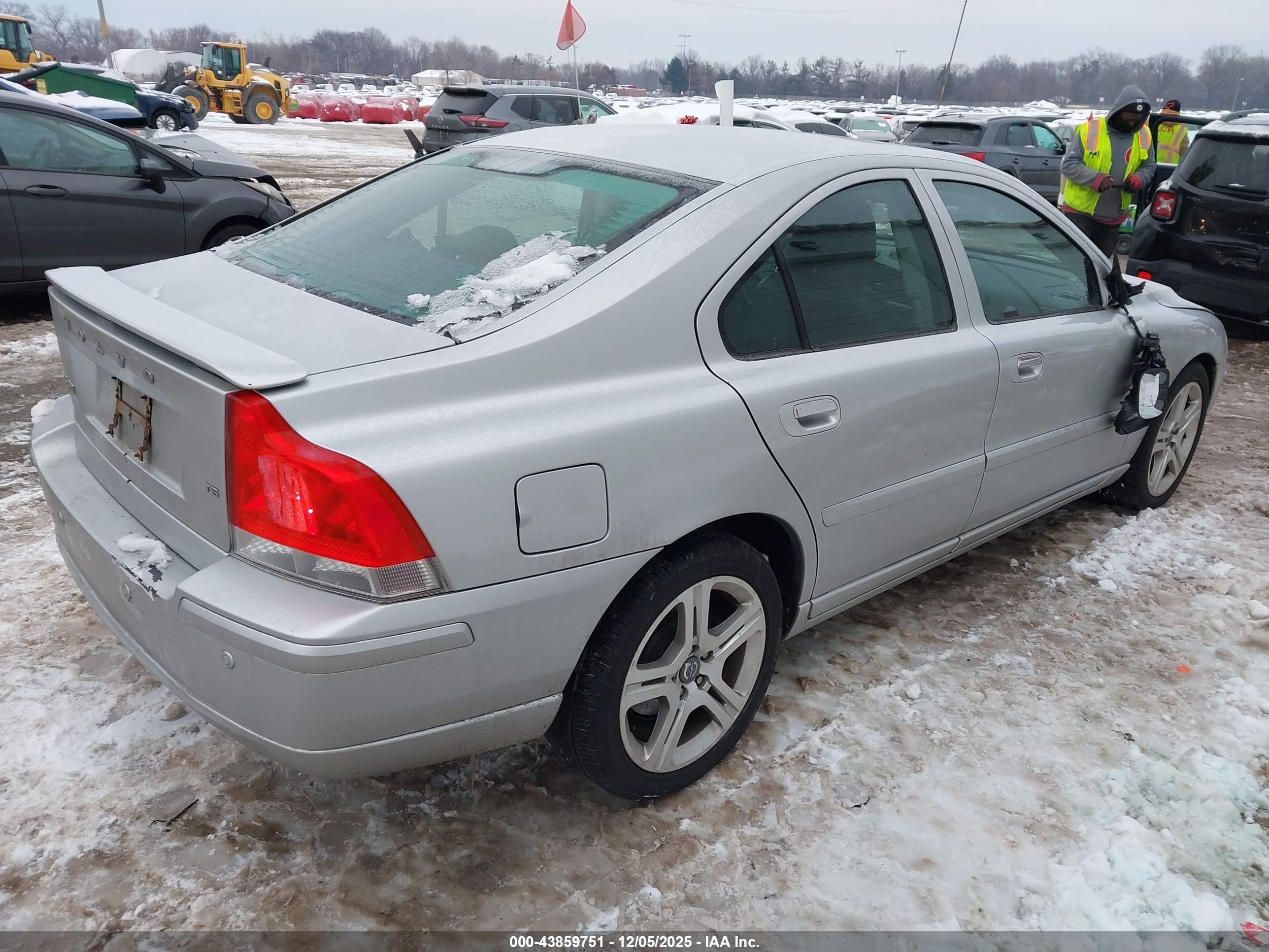 VOLVO S60 image 4
