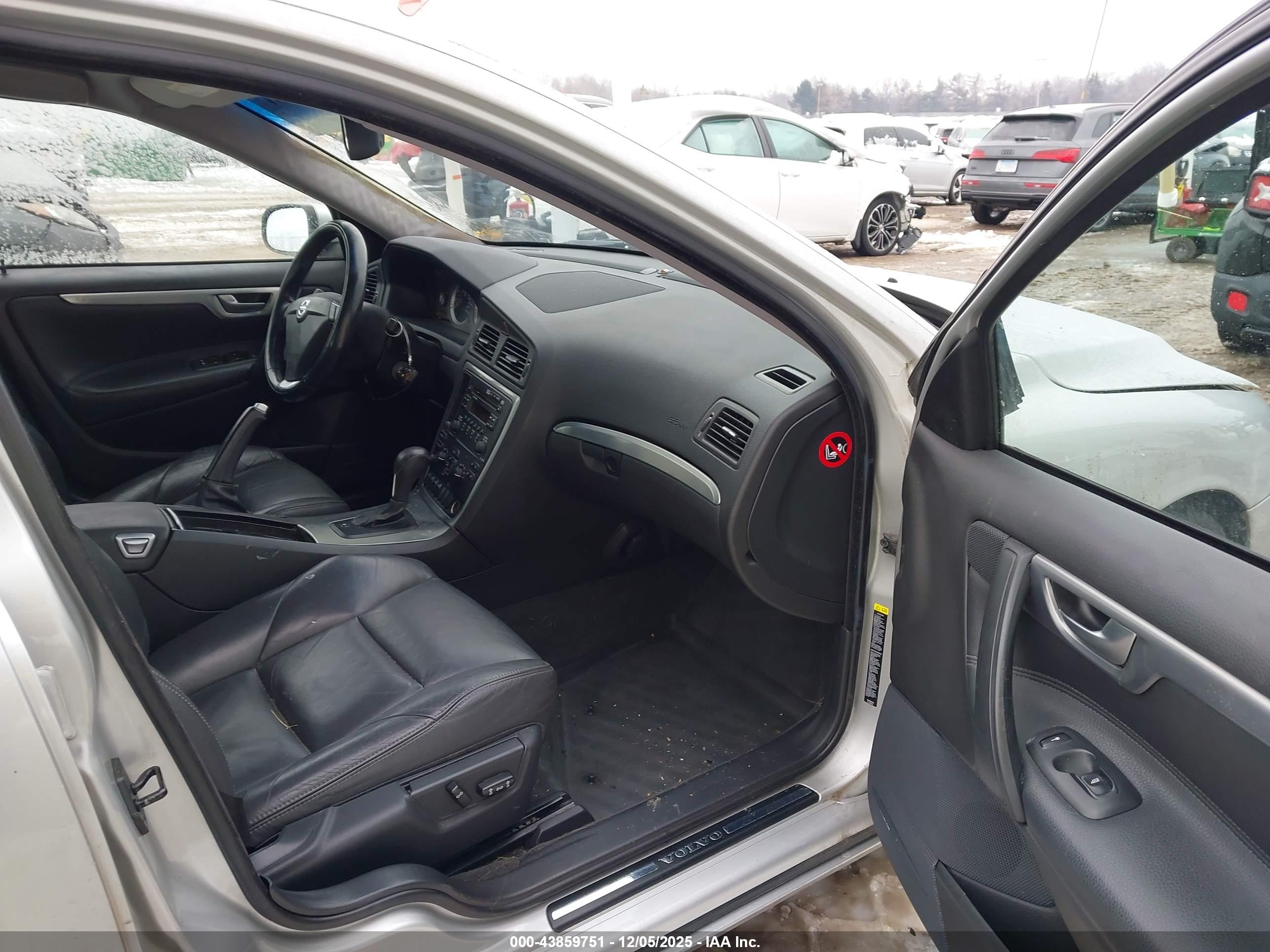 VOLVO S60 image 5