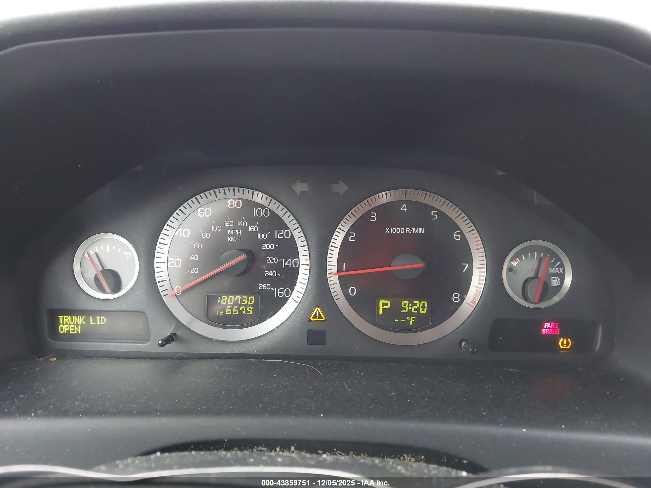 VOLVO S60 image 7