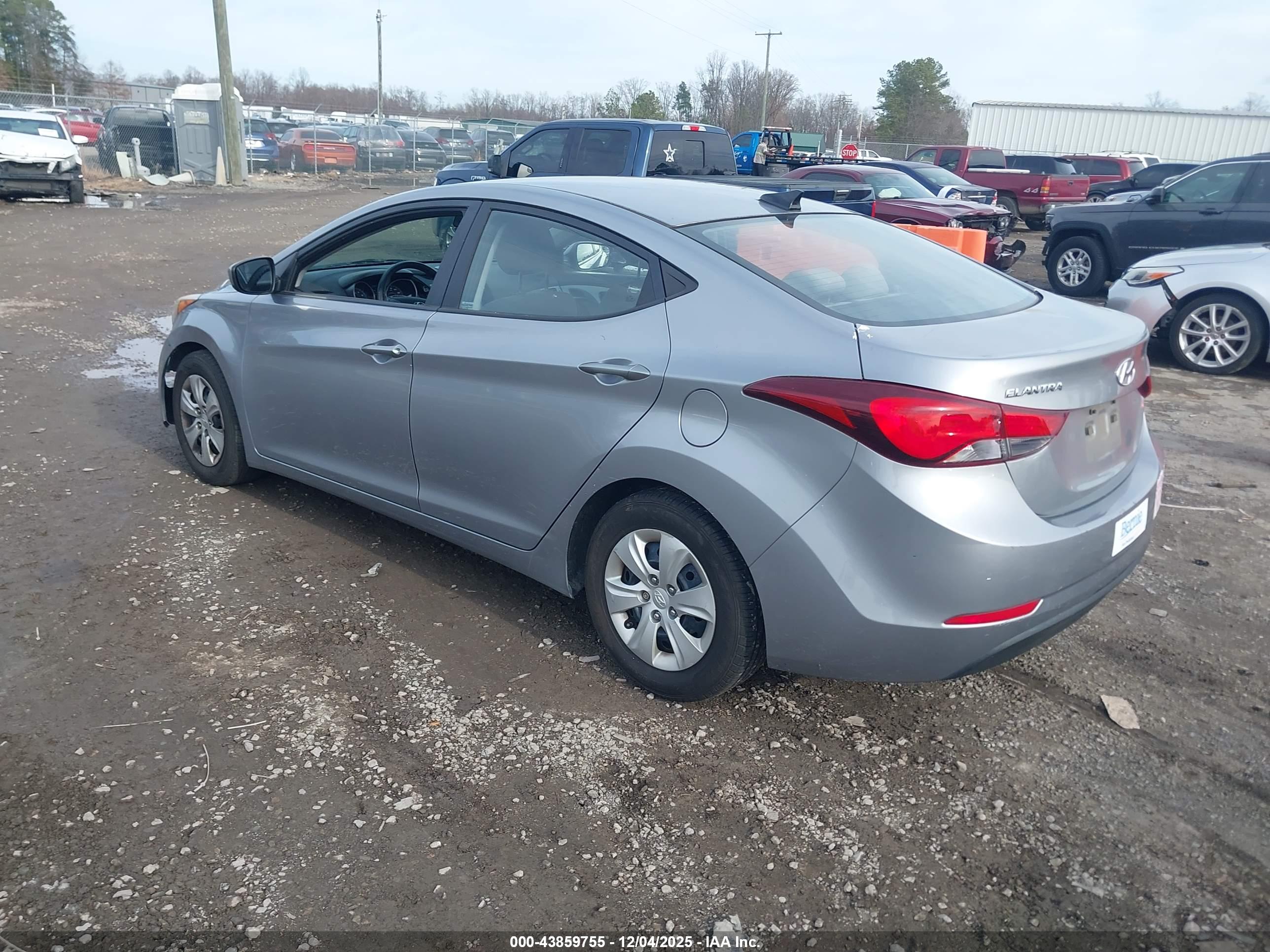 HYUNDAI ELANTRA image 3