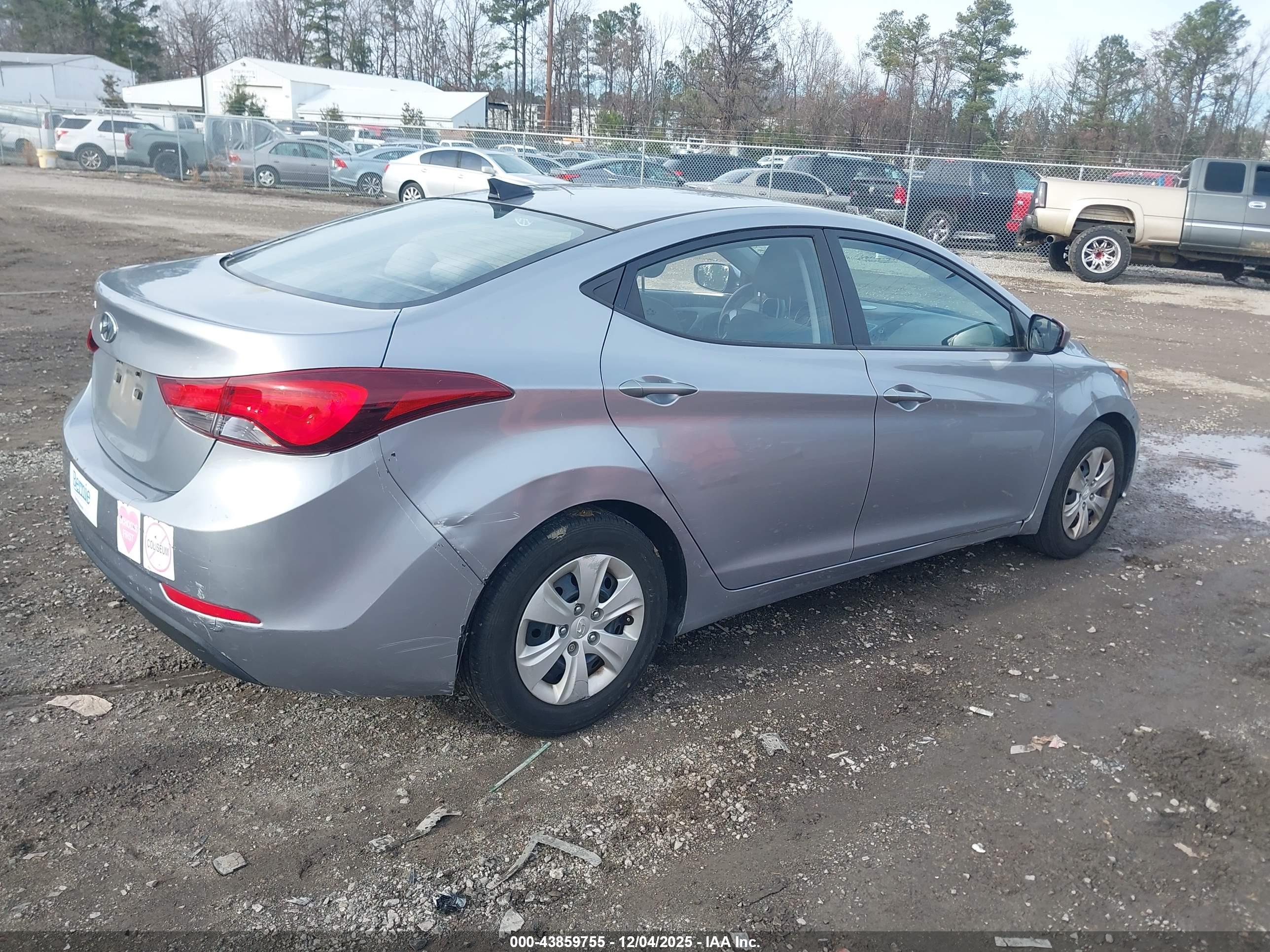 HYUNDAI ELANTRA image 4