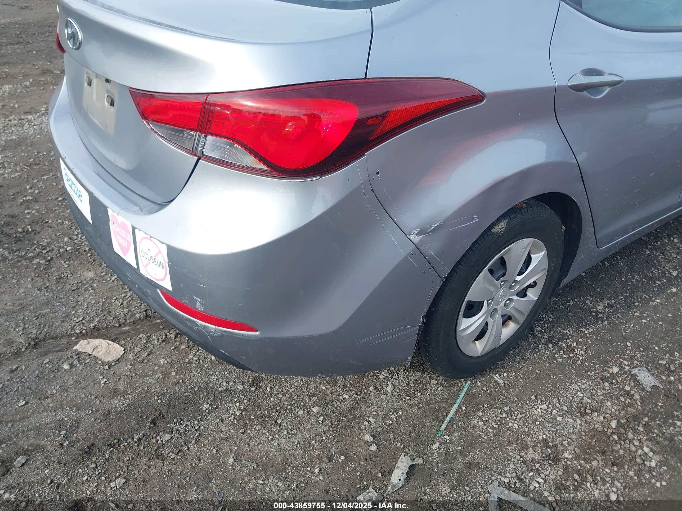 HYUNDAI ELANTRA image 6