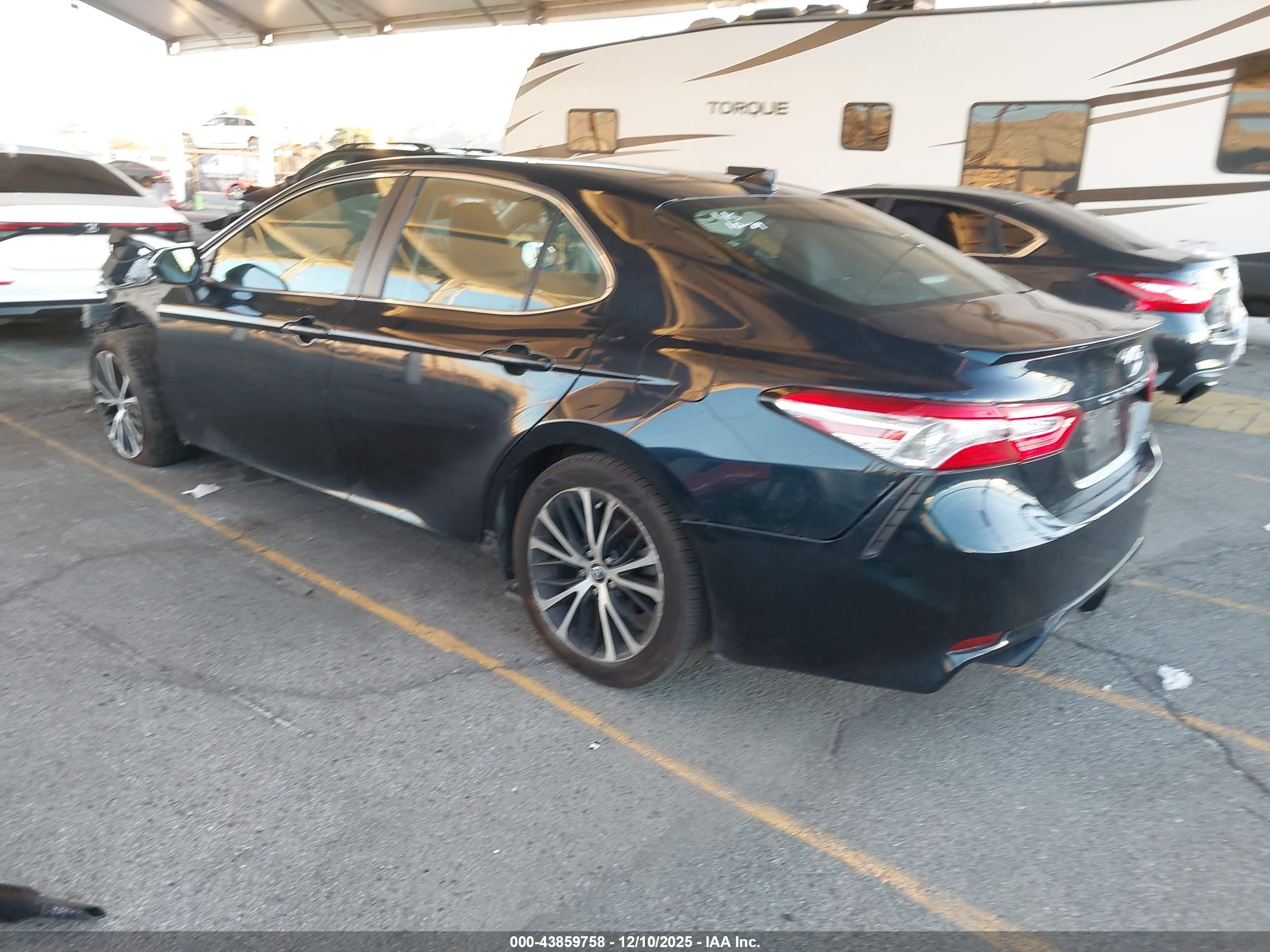 TOYOTA CAMRY image 3
