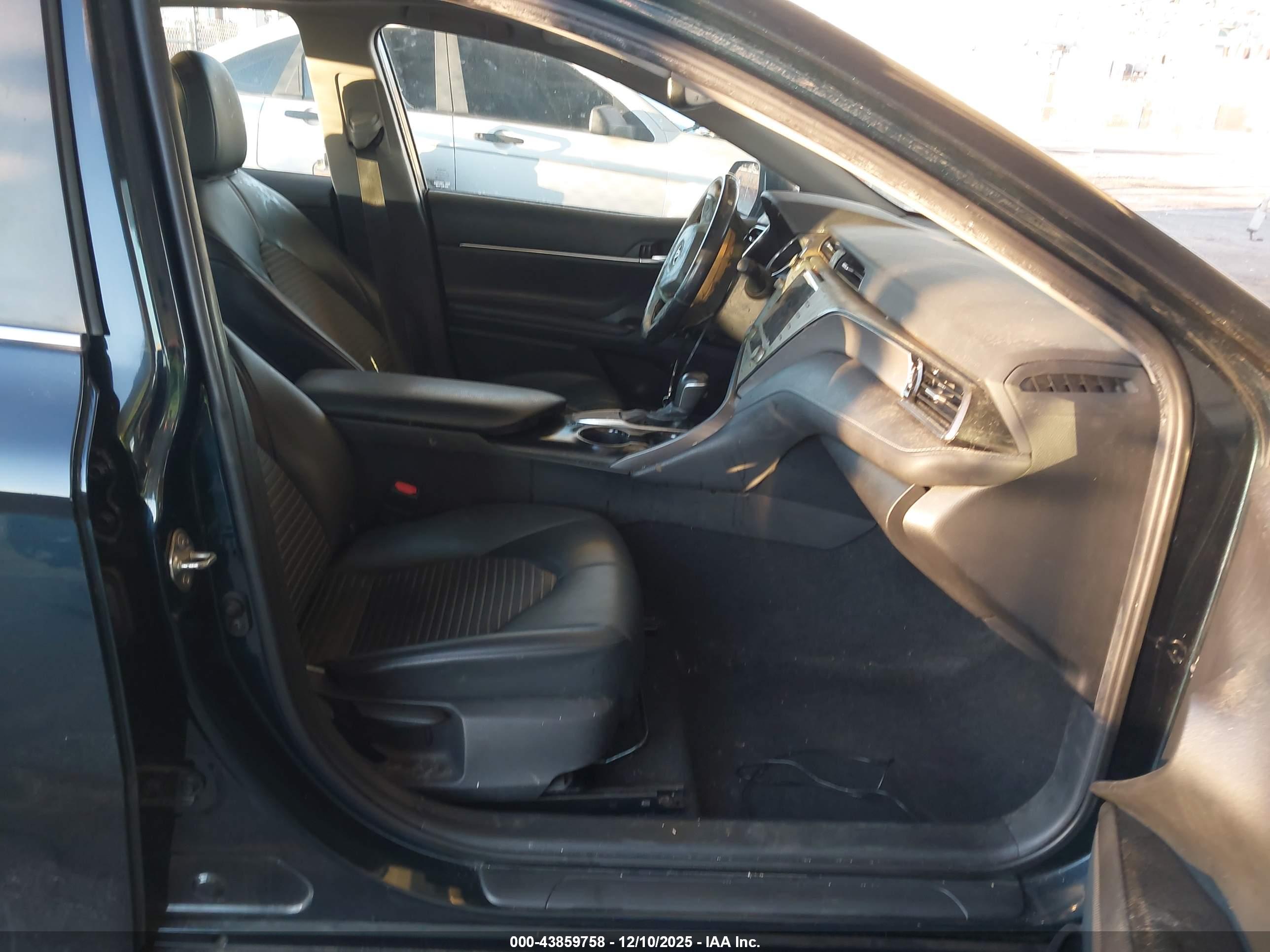 TOYOTA CAMRY image 5