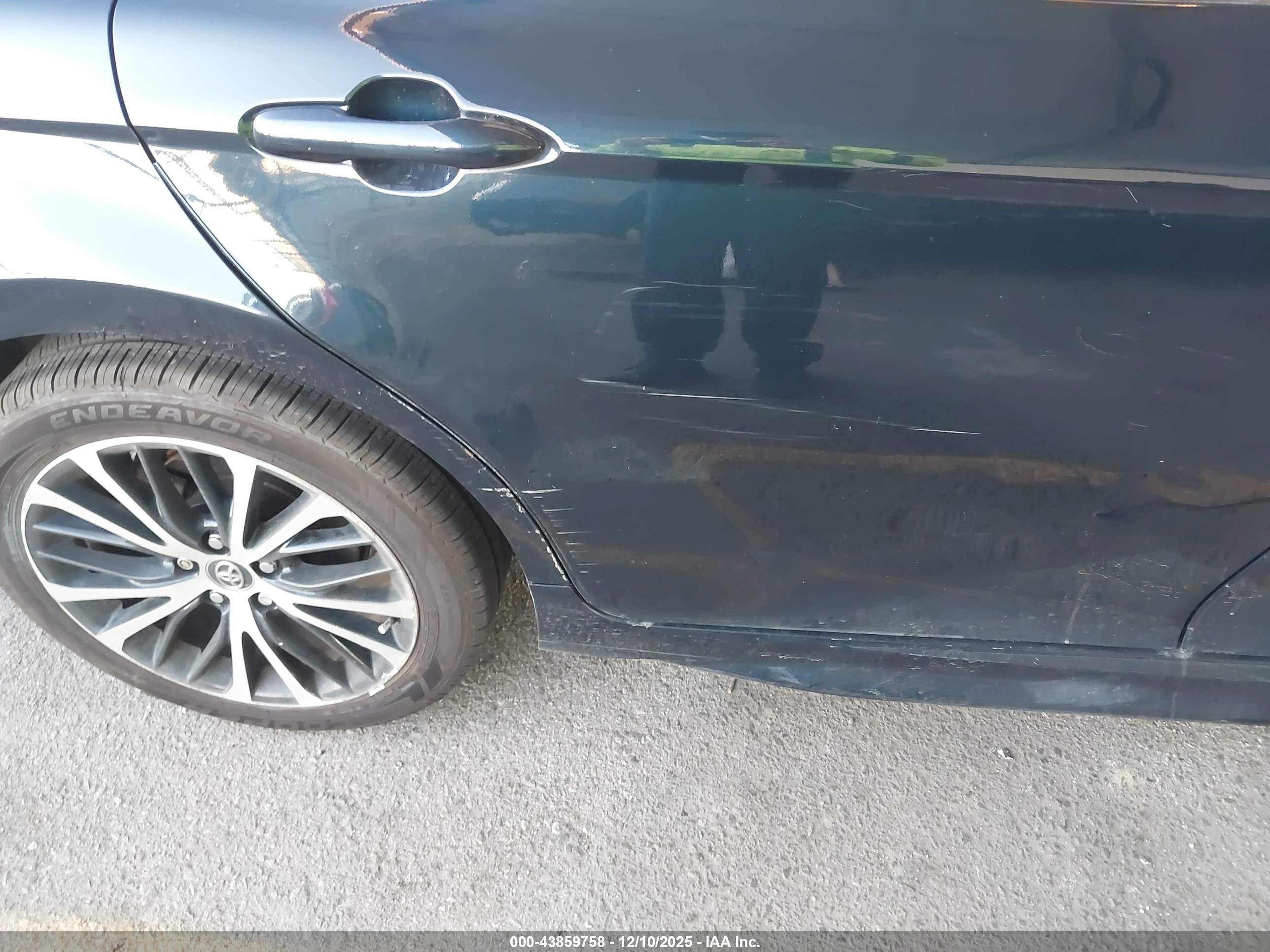 TOYOTA CAMRY image 6