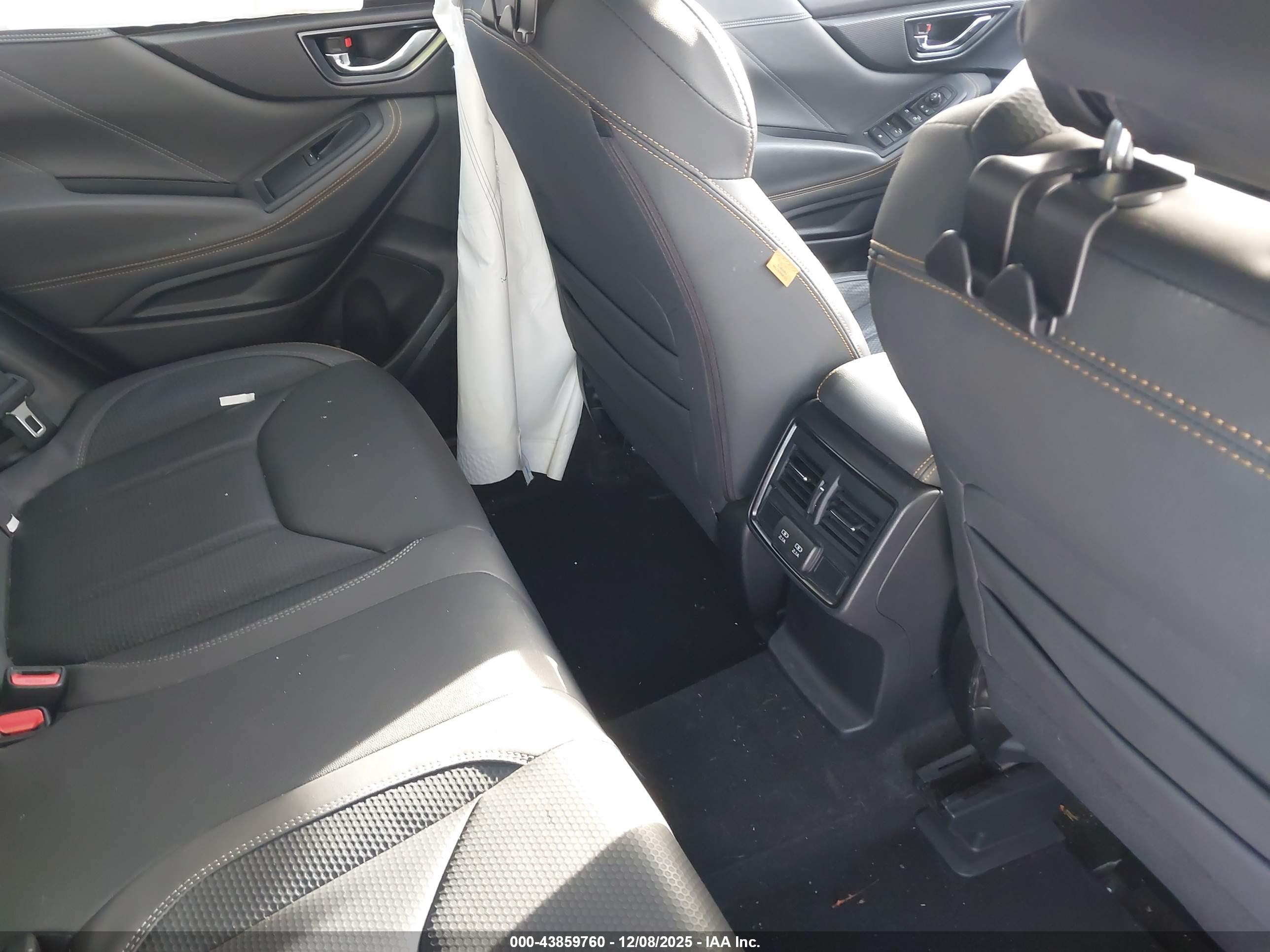 SUBARU FORESTER image 8