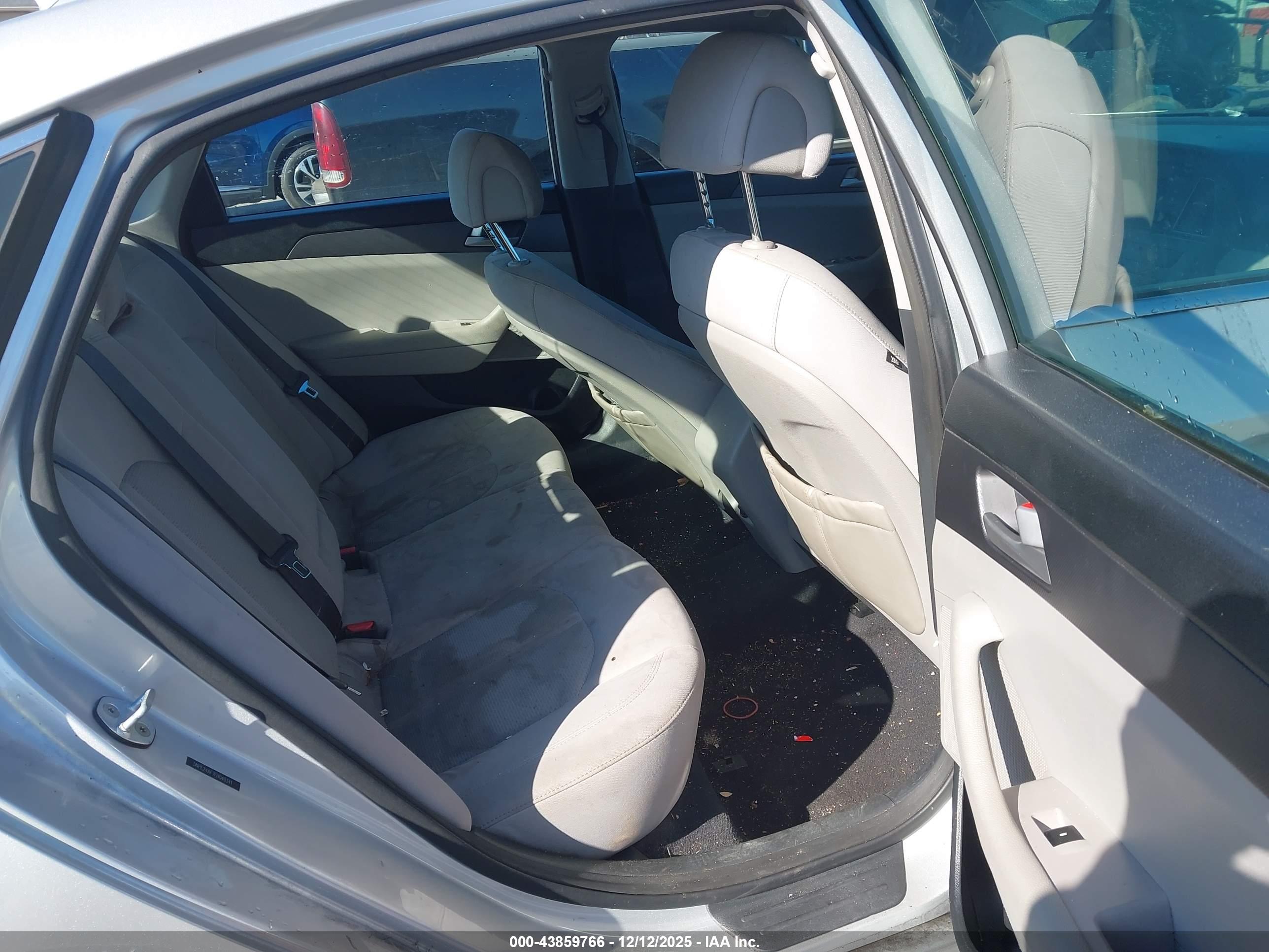 HYUNDAI SONATA image 8