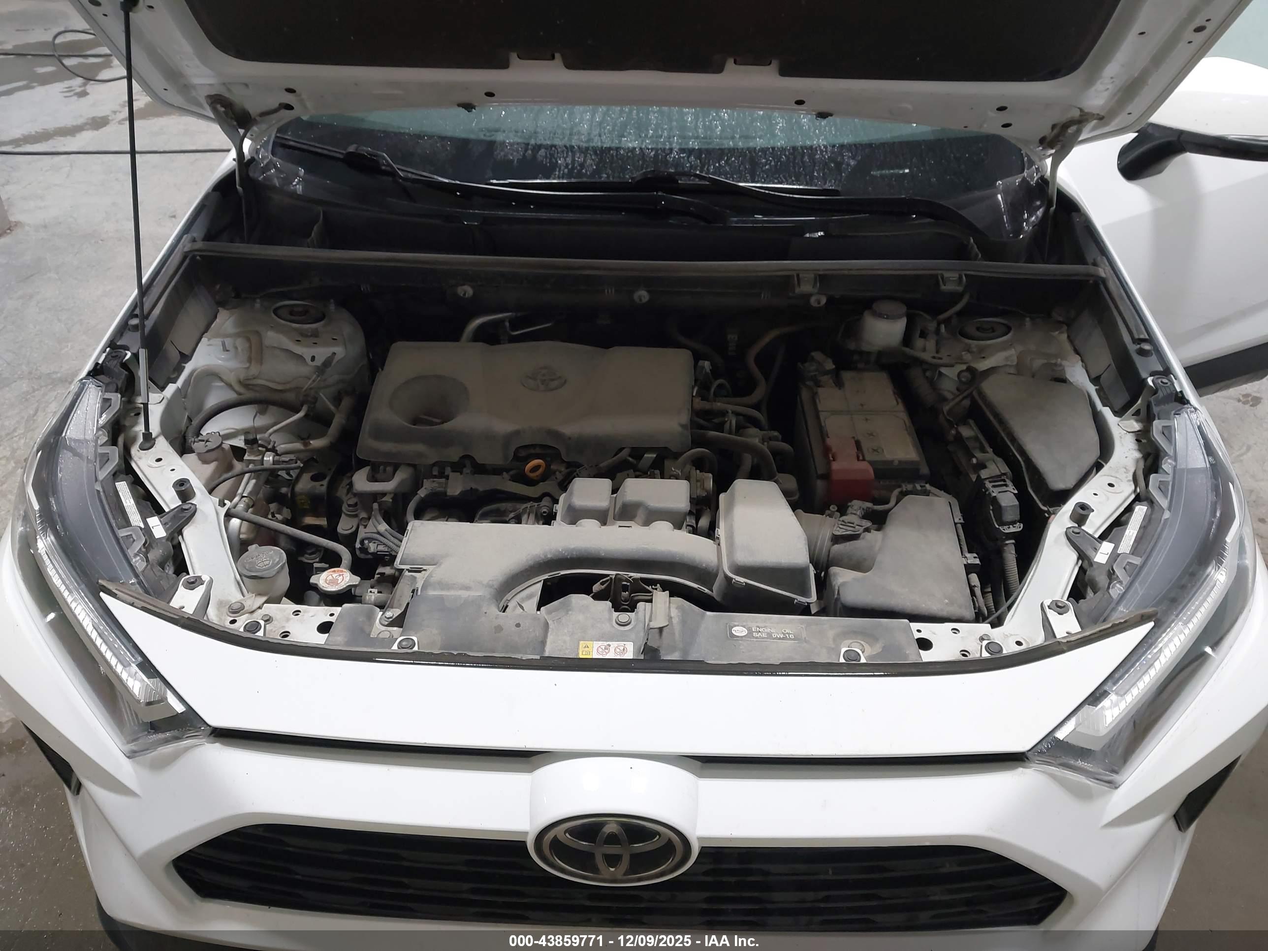 TOYOTA RAV4 image 10