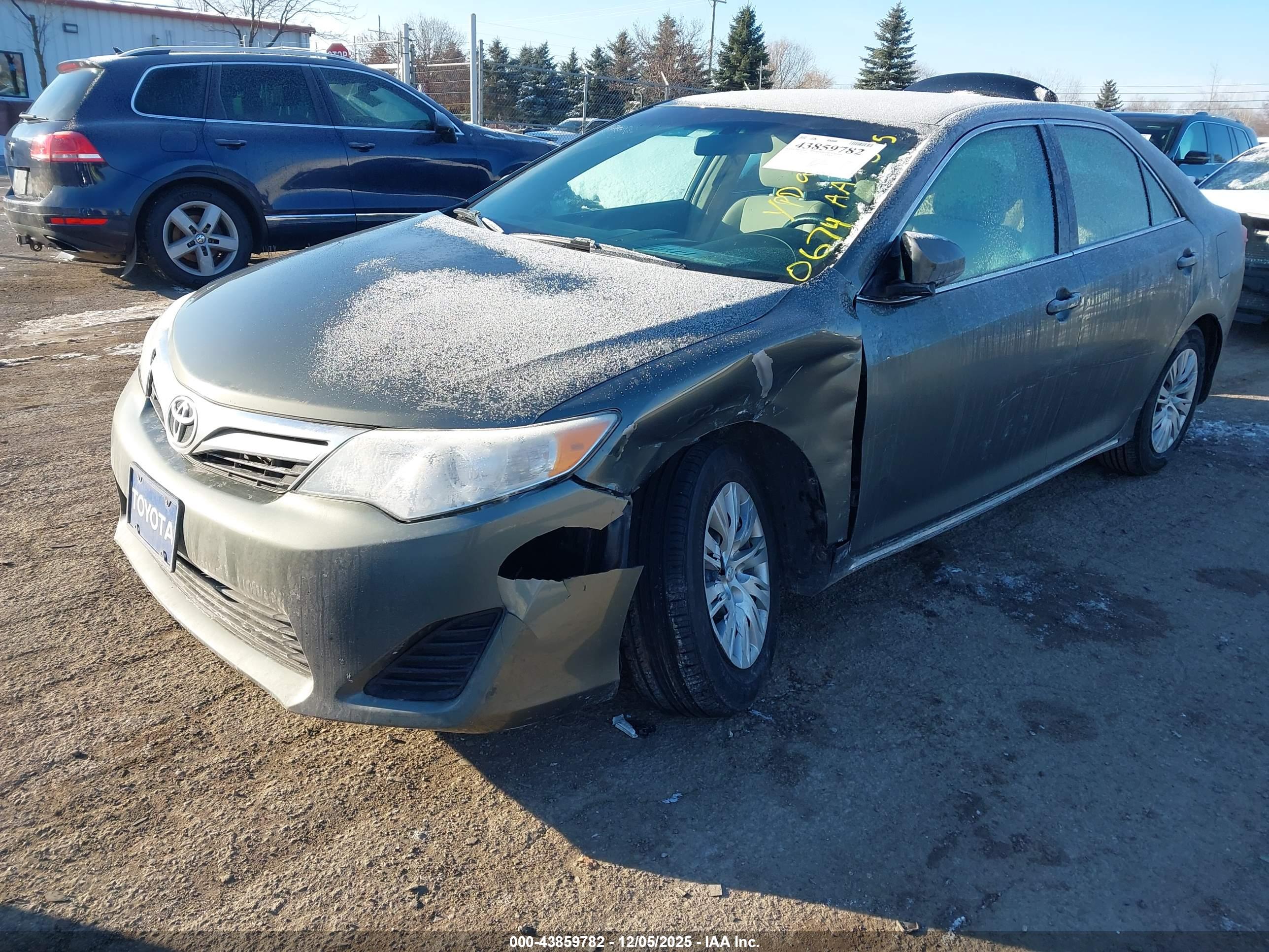 TOYOTA CAMRY image 2