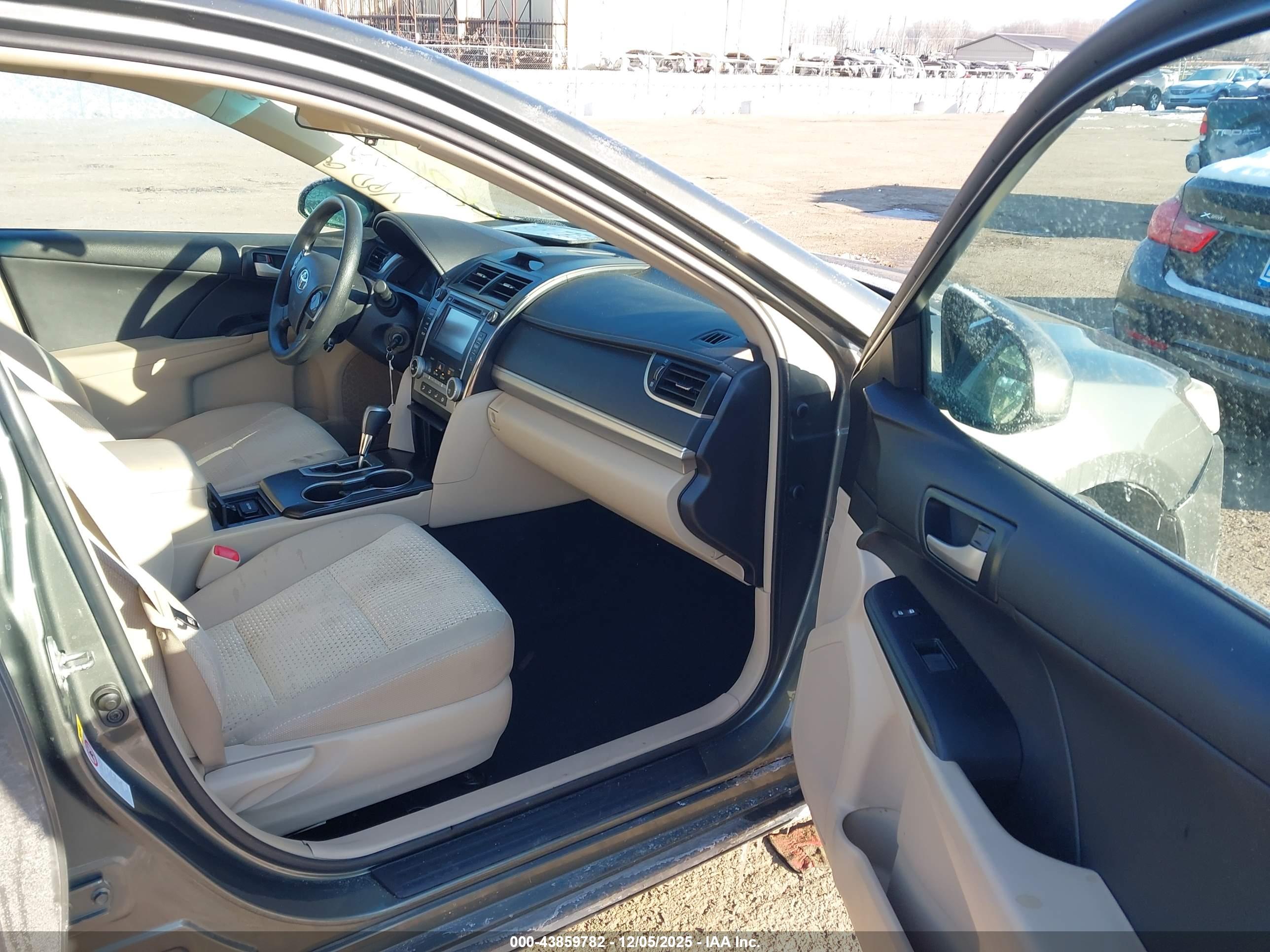 TOYOTA CAMRY image 5