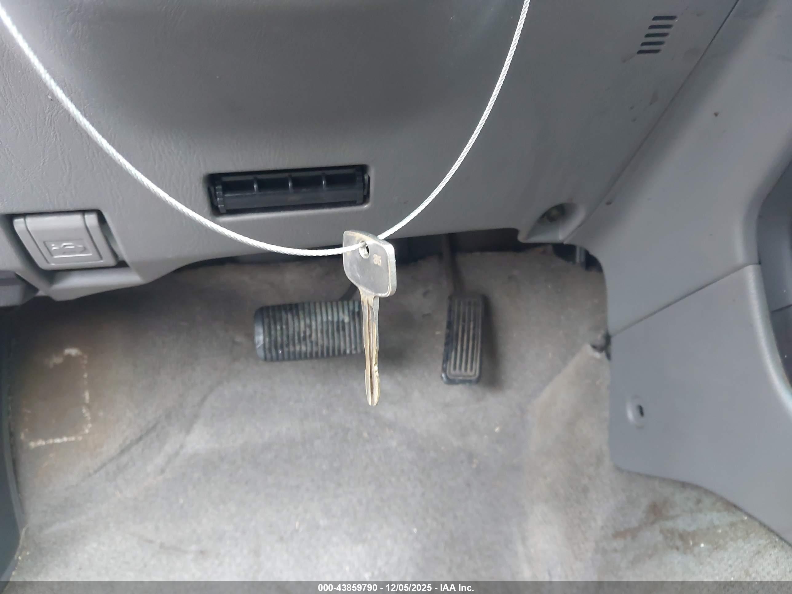 TOYOTA 4RUNNER image 11