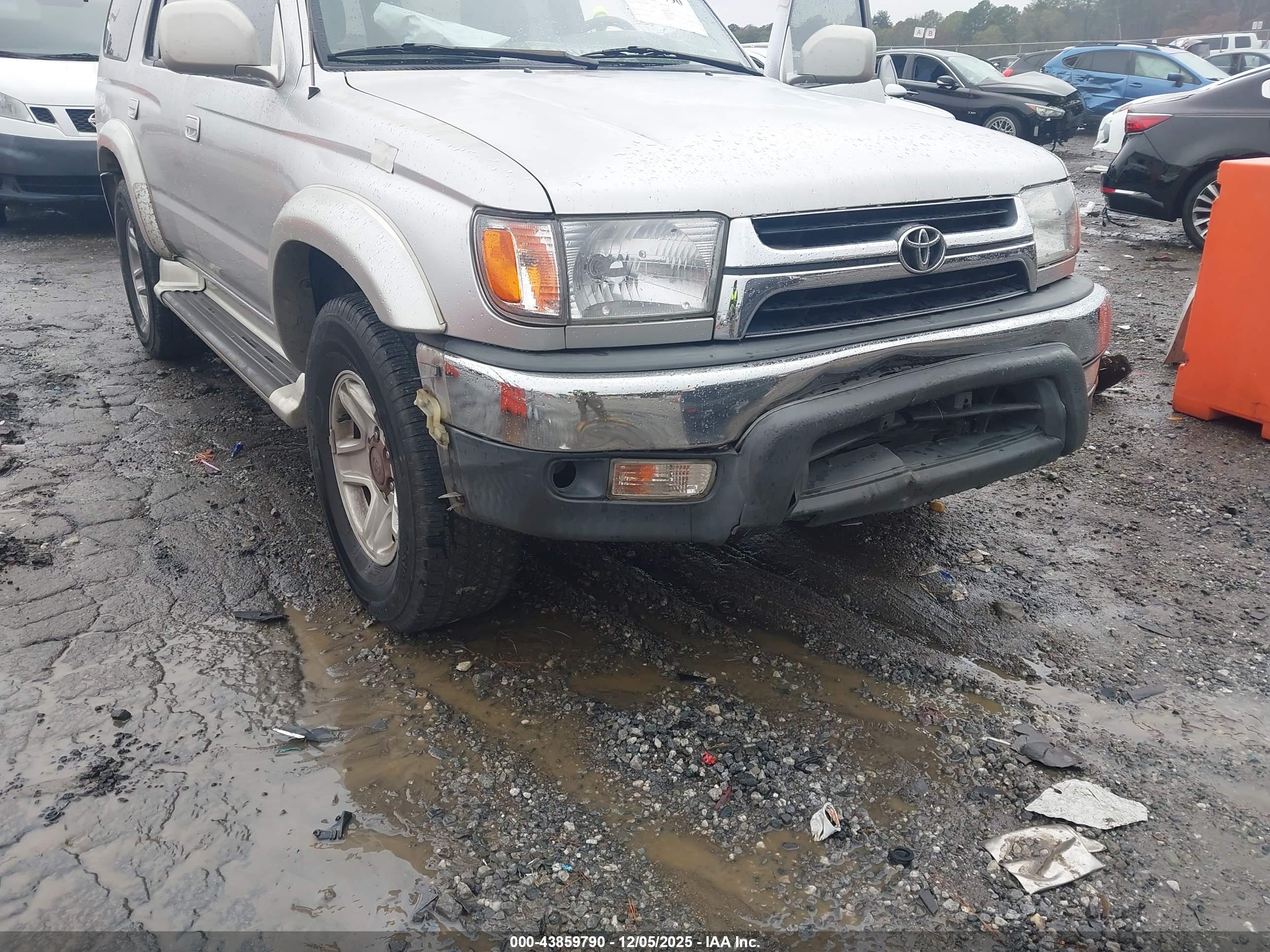 TOYOTA 4RUNNER image 6