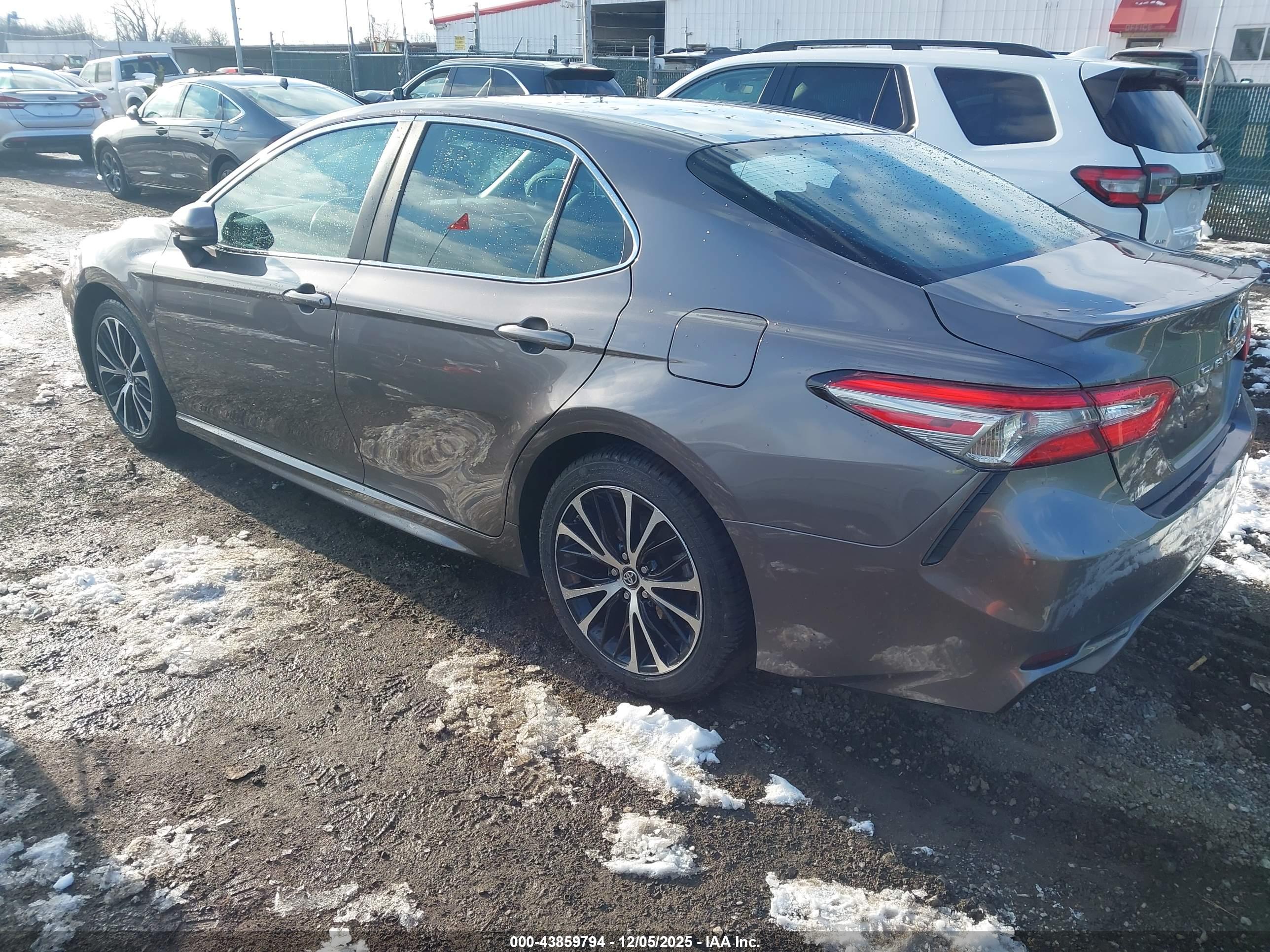 TOYOTA CAMRY image 3