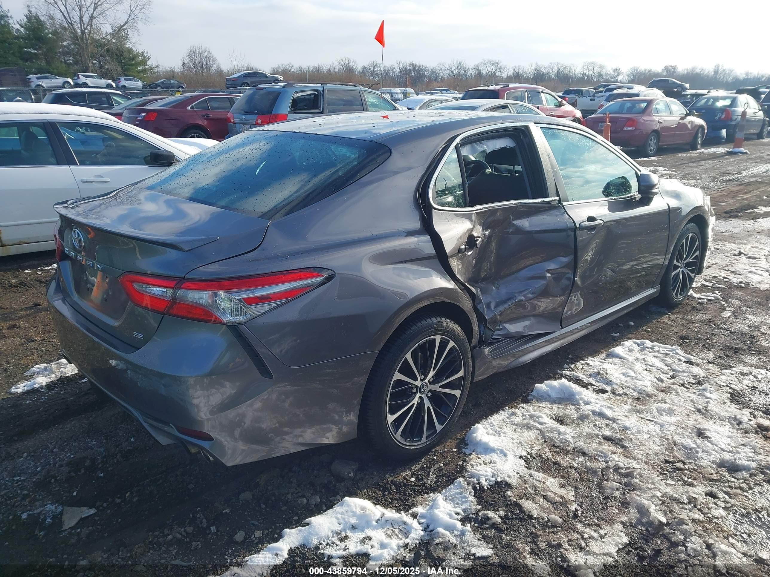 TOYOTA CAMRY image 4