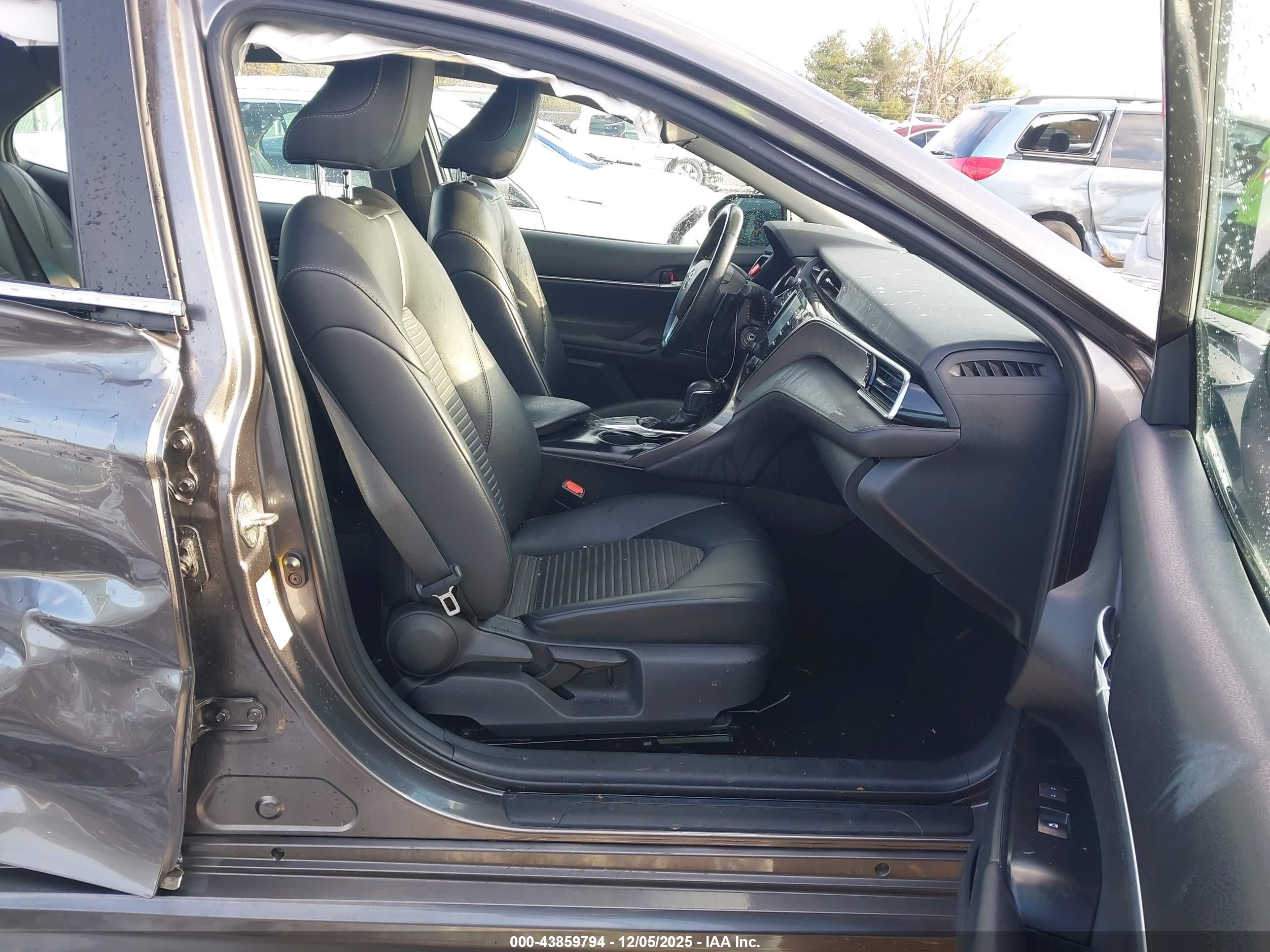 TOYOTA CAMRY image 5
