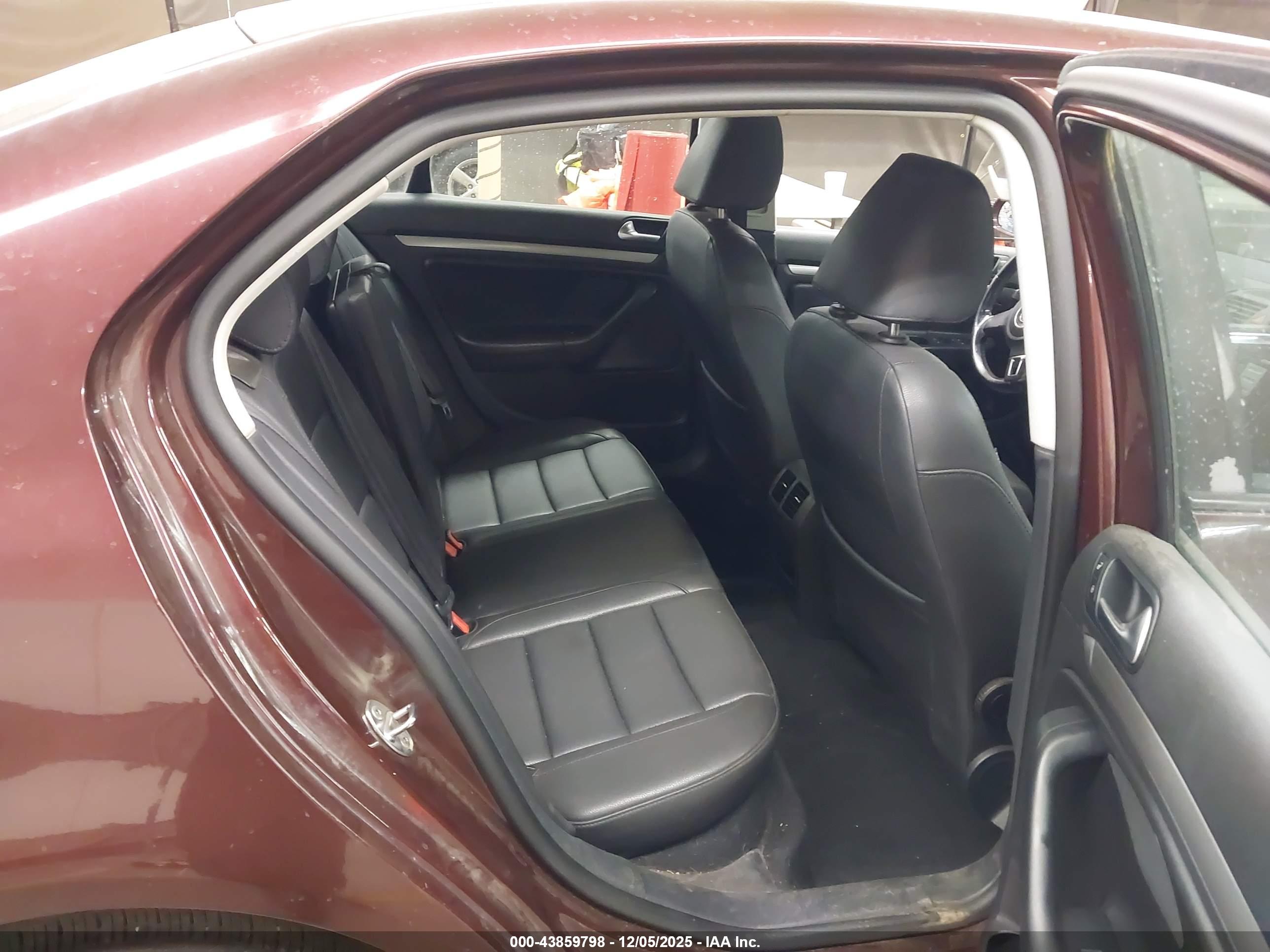 VOLKSWAGEN JETTA image 8