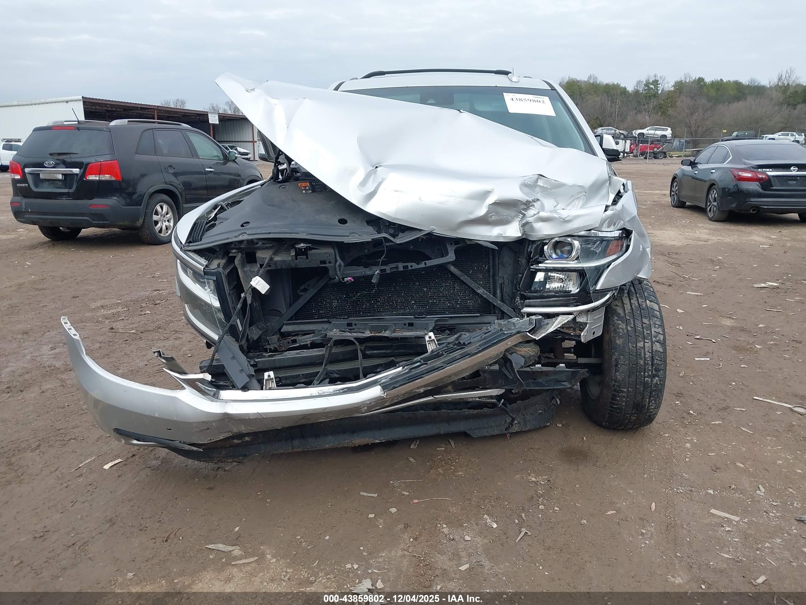 CHEVROLET SUBURBAN image 6