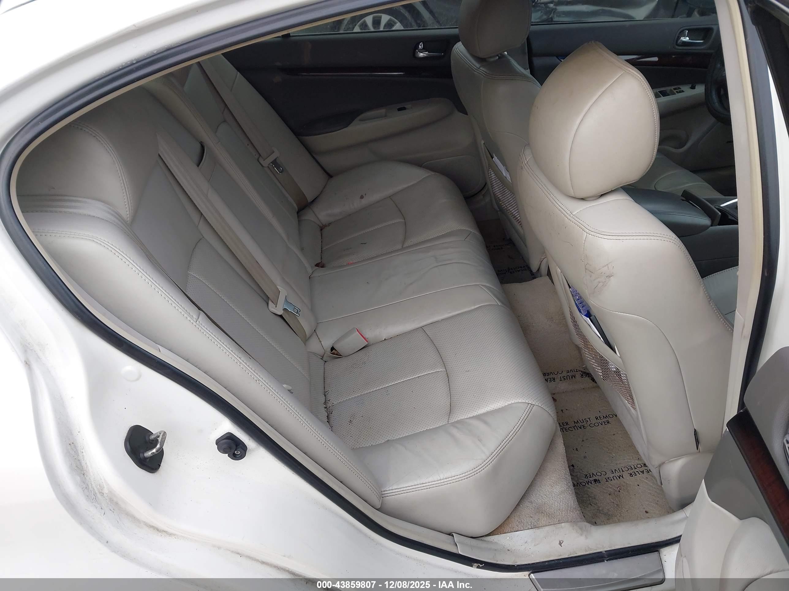 INFINITI G37 image 8