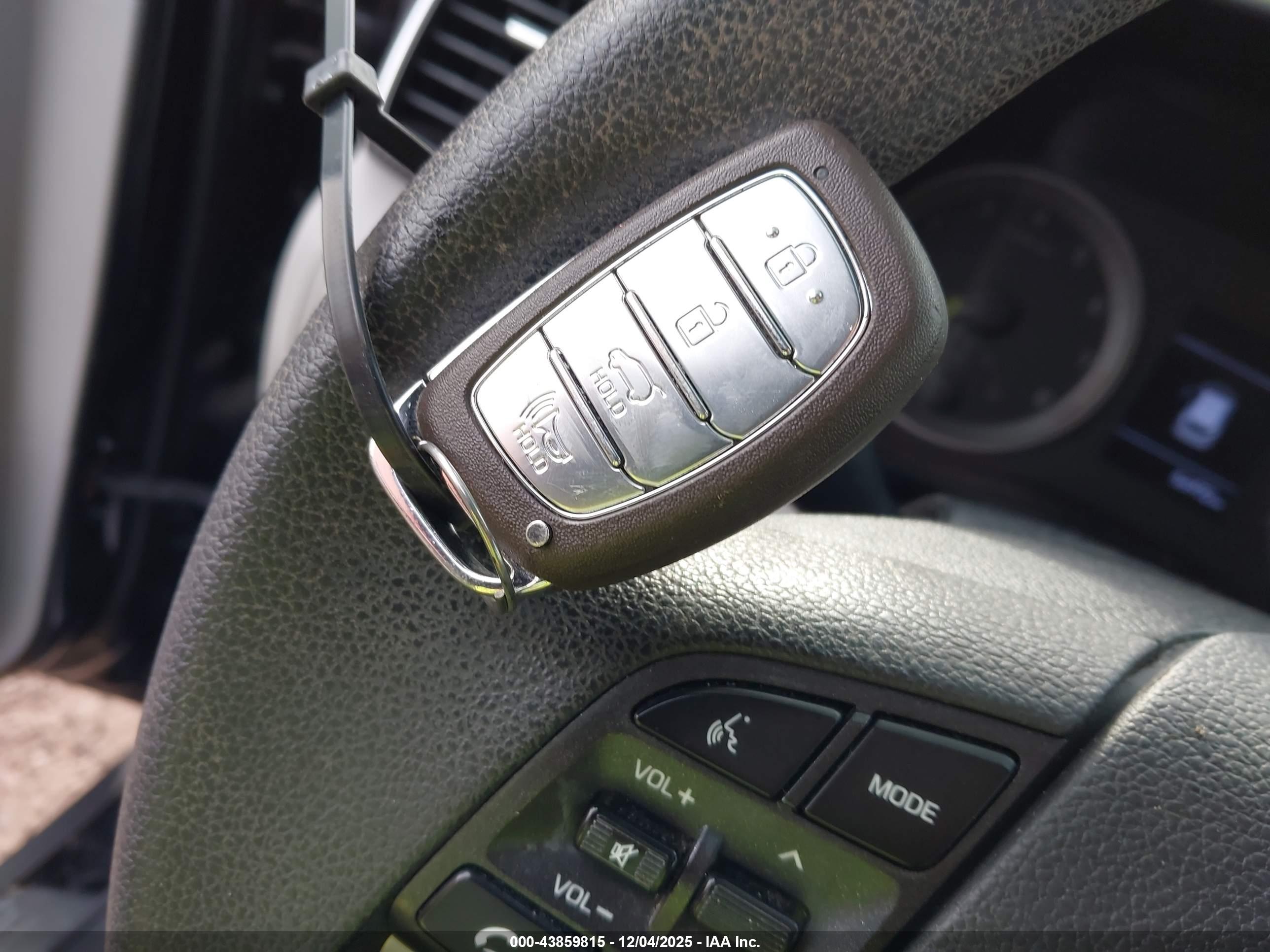 HYUNDAI TUCSON image 11