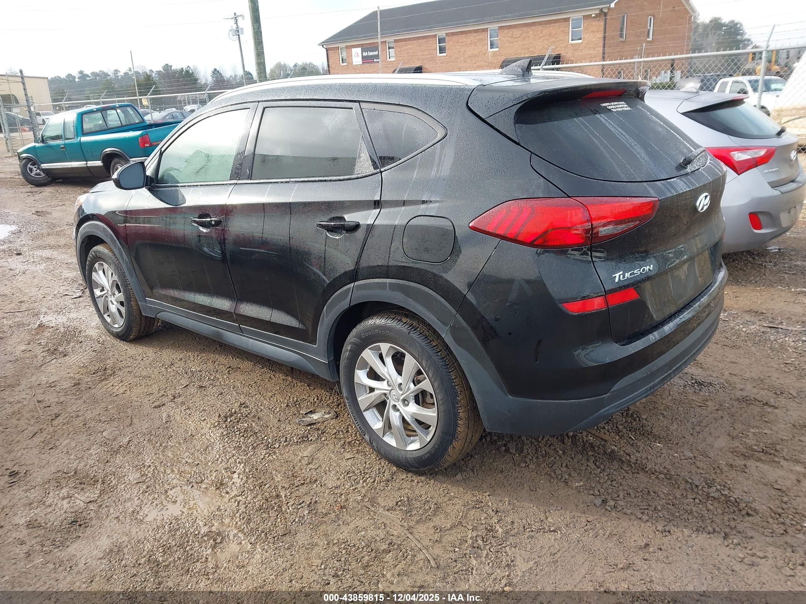 HYUNDAI TUCSON image 3