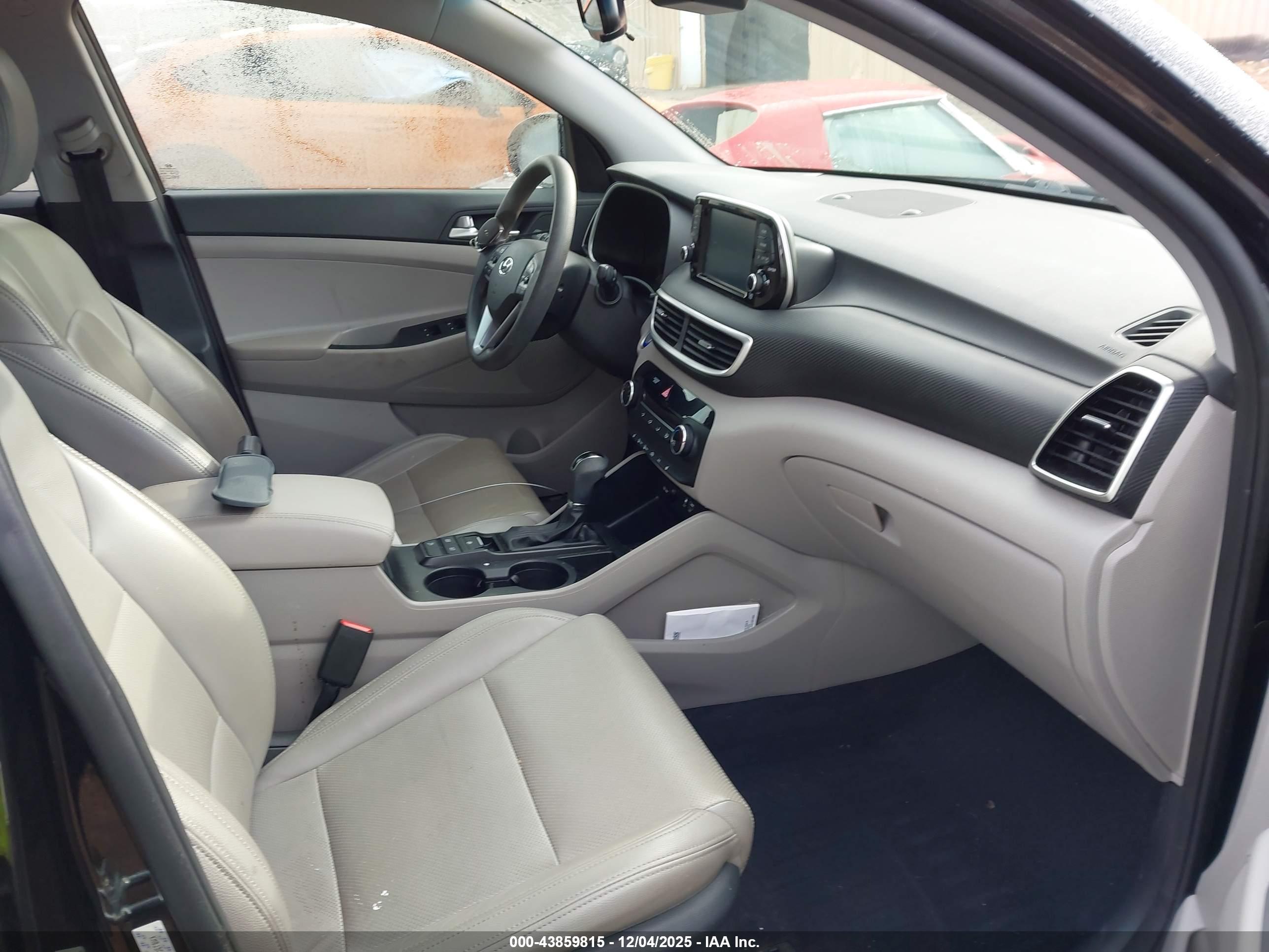 HYUNDAI TUCSON image 5