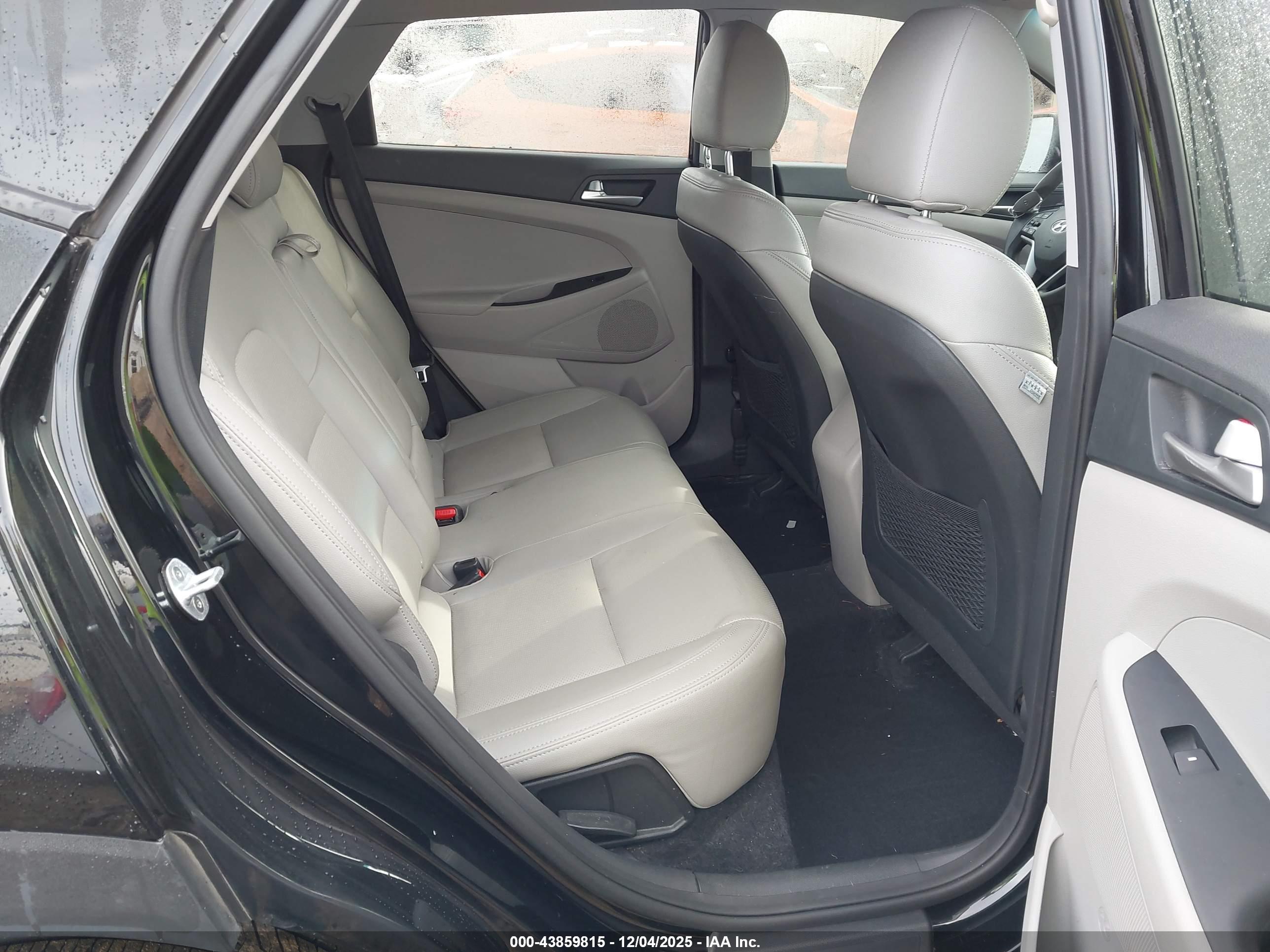 HYUNDAI TUCSON image 8
