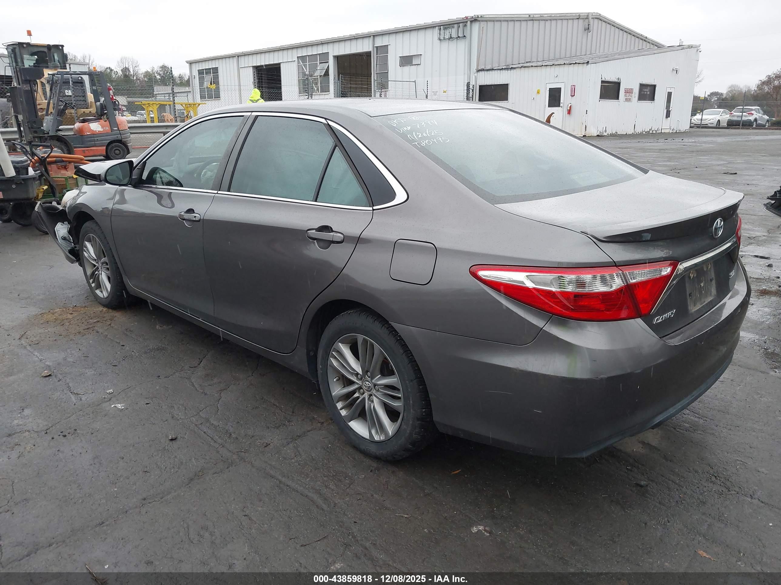 TOYOTA CAMRY image 3