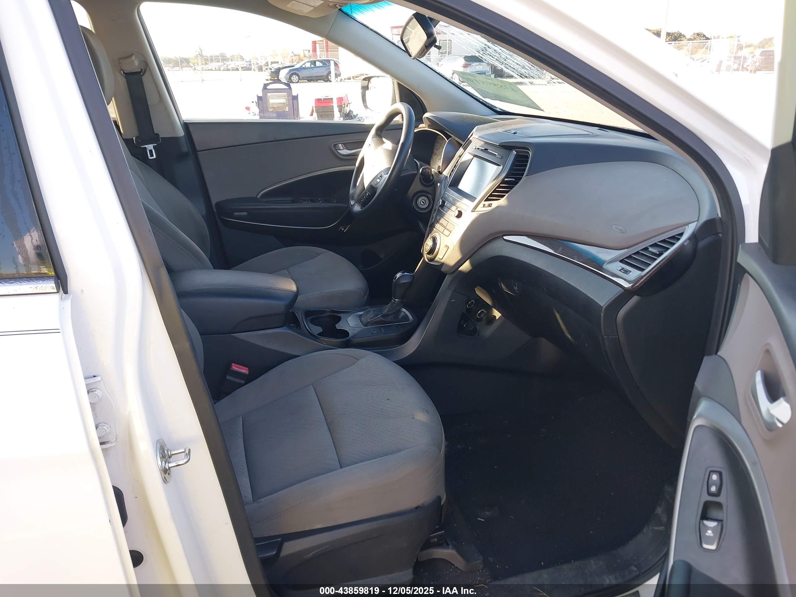 HYUNDAI SANTA image 5