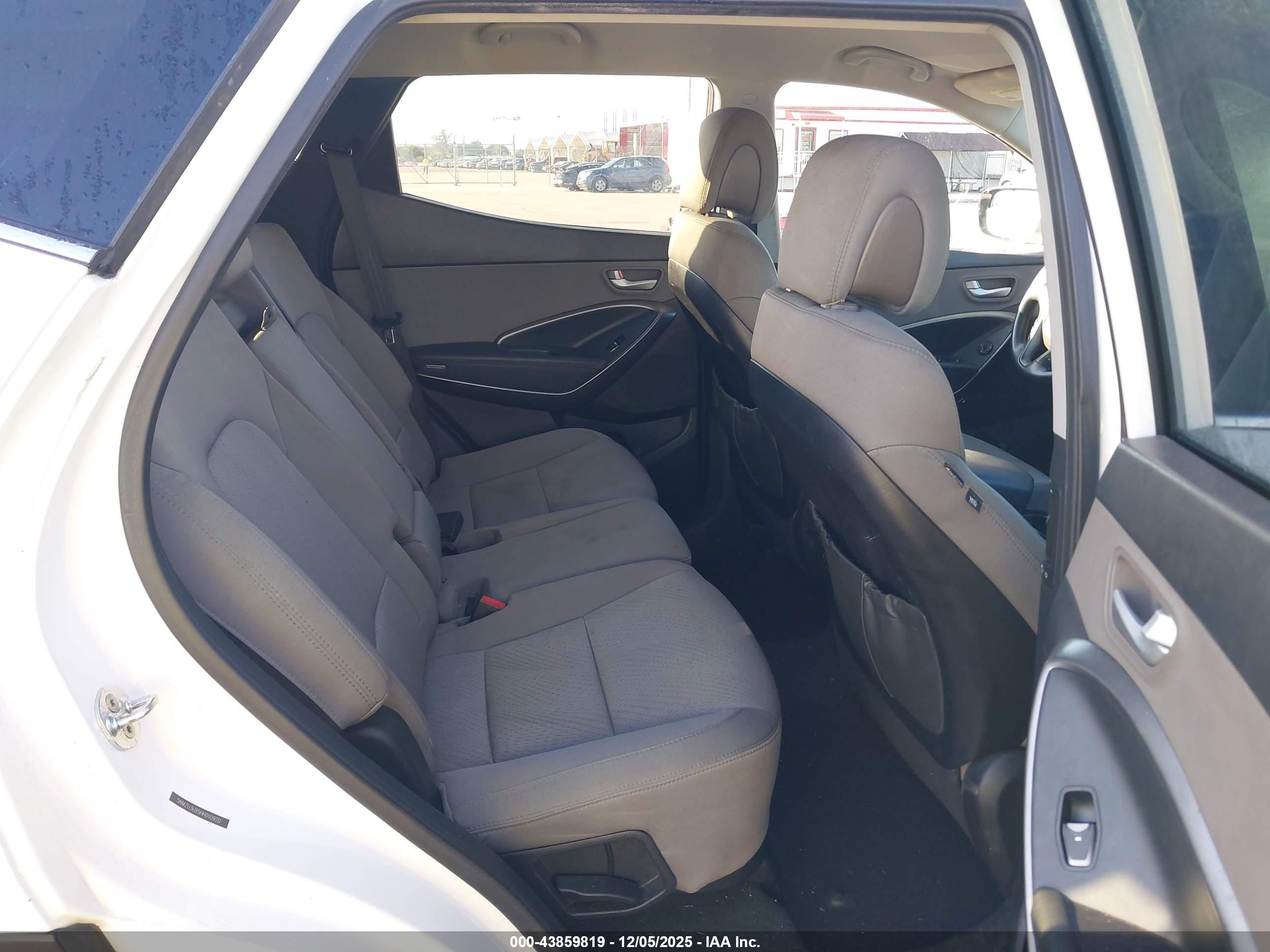 HYUNDAI SANTA image 8