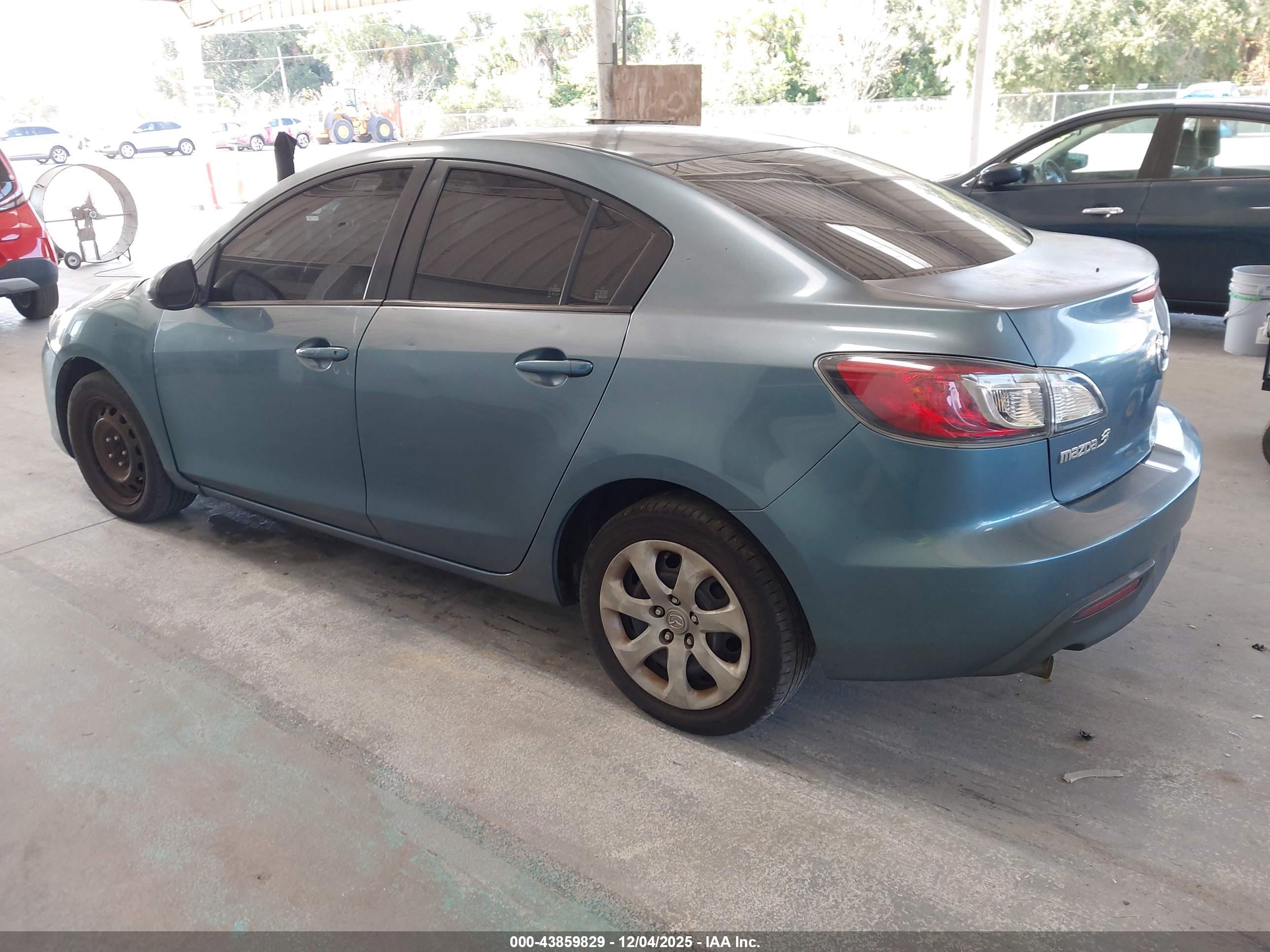 MAZDA MAZDA3 image 3