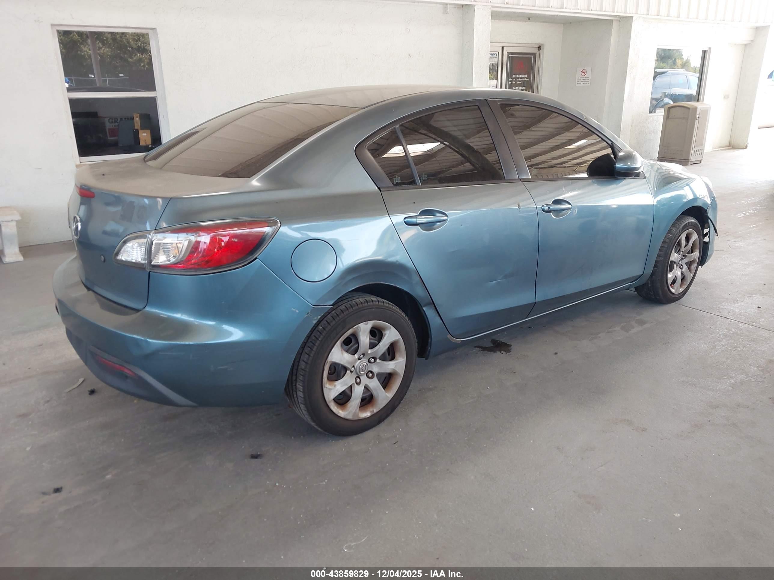 MAZDA MAZDA3 image 4