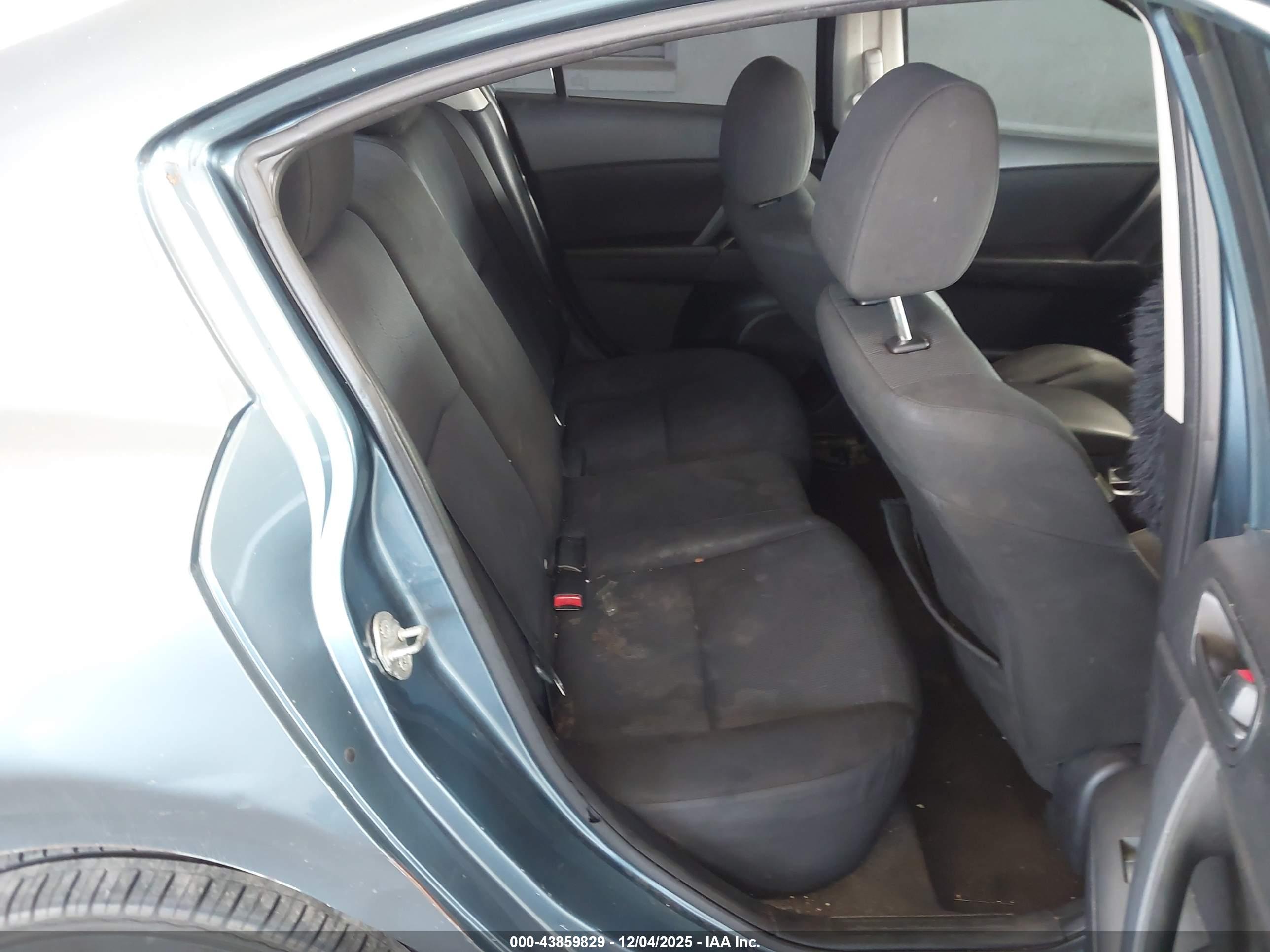 MAZDA MAZDA3 image 8