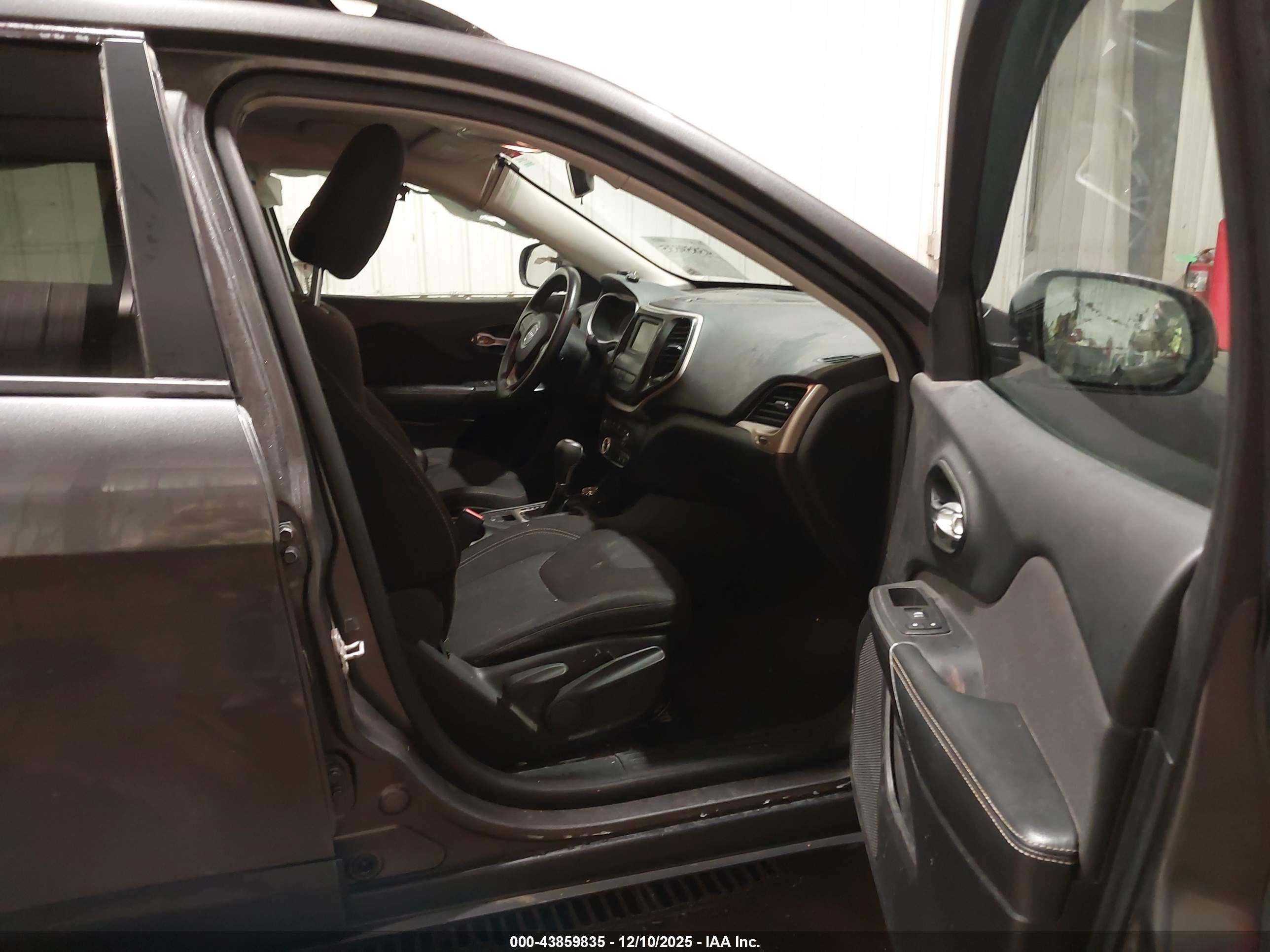 JEEP CHEROKEE image 5