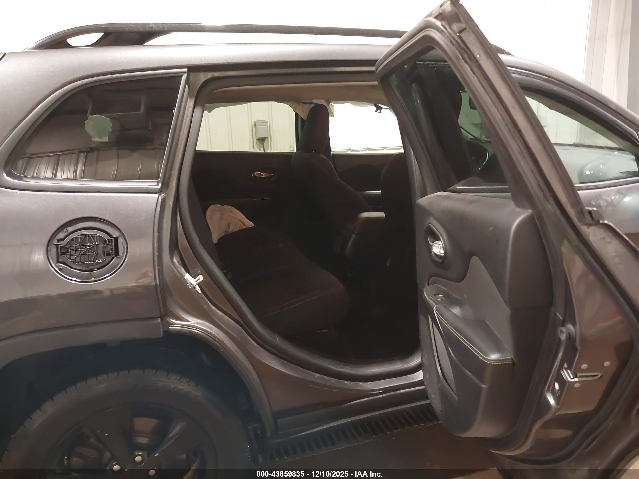 JEEP CHEROKEE image 8