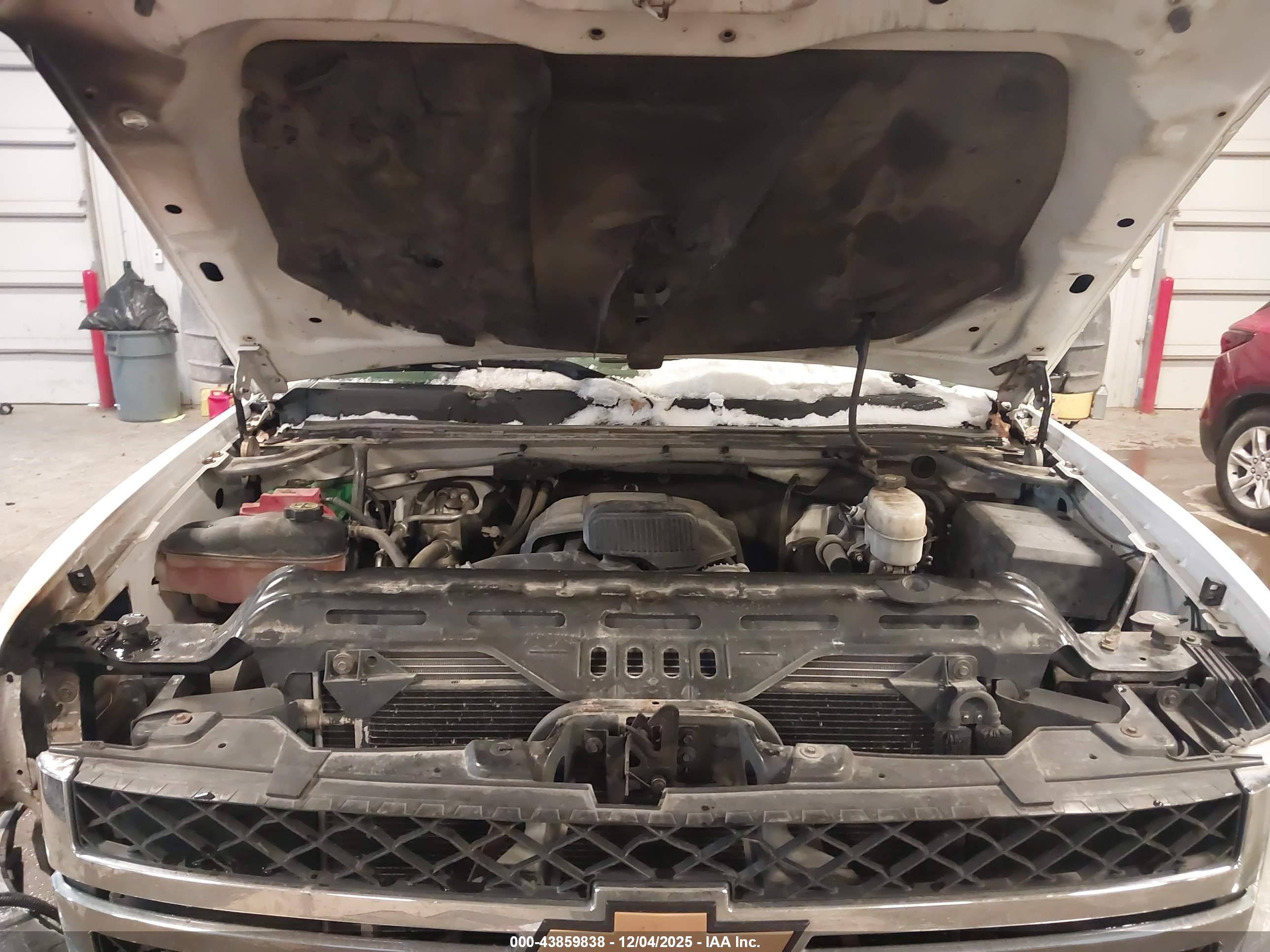 CHEVROLET SILVERADO image 10