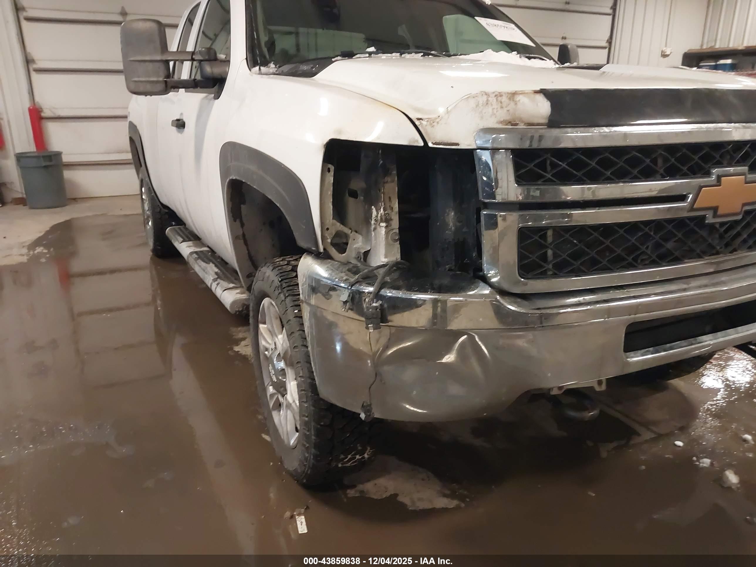CHEVROLET SILVERADO image 6